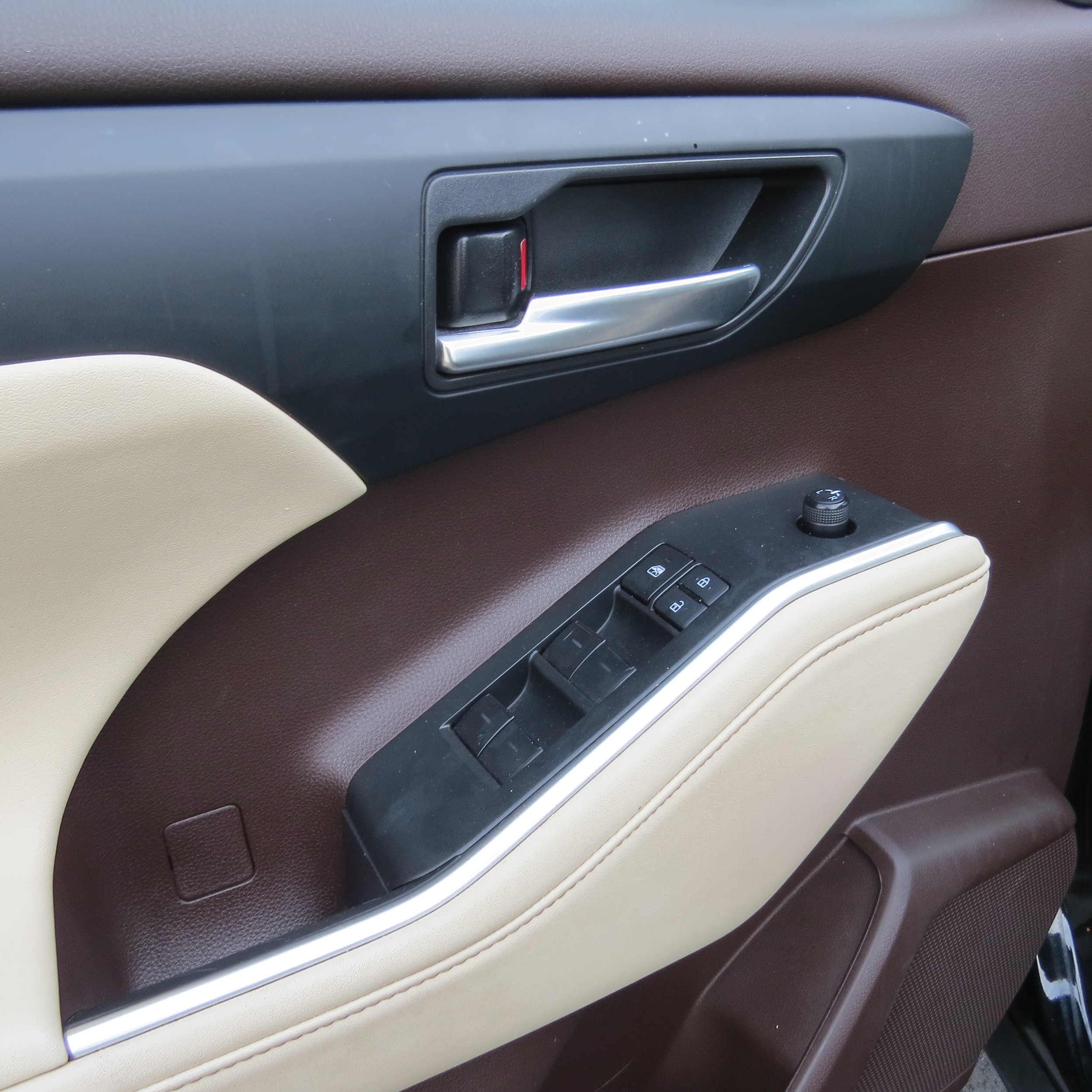 2022 Toyota Highlander XLE Black at Stokes Toyota Hilton Head