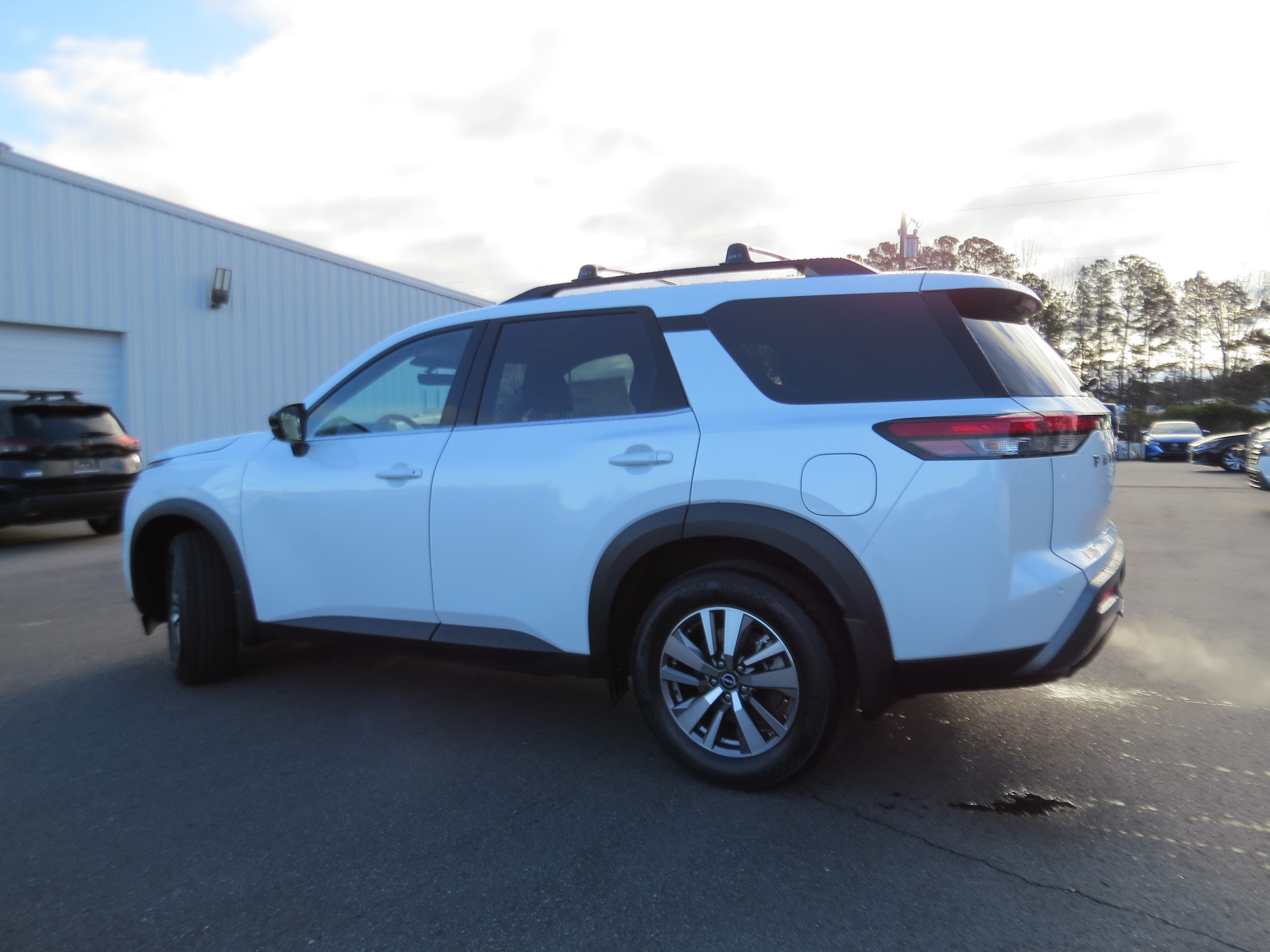 2026 Nissan Pathfinder SL - 4