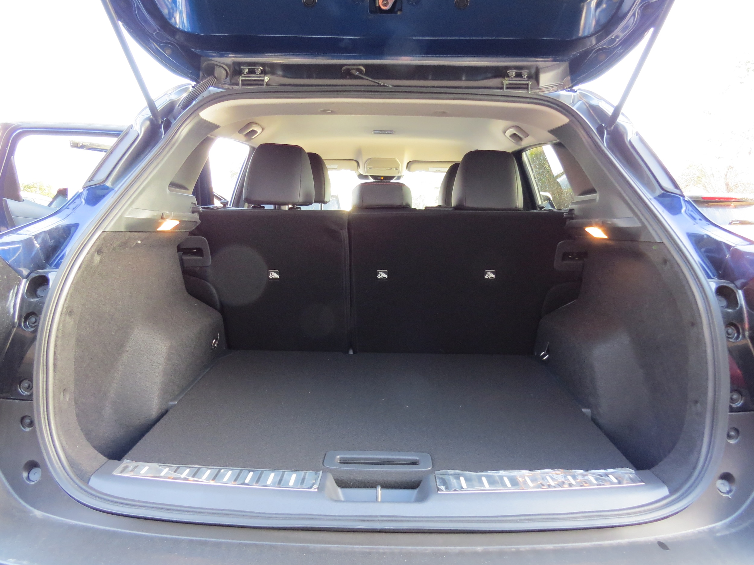 2025 Nissan Kicks SR - 8