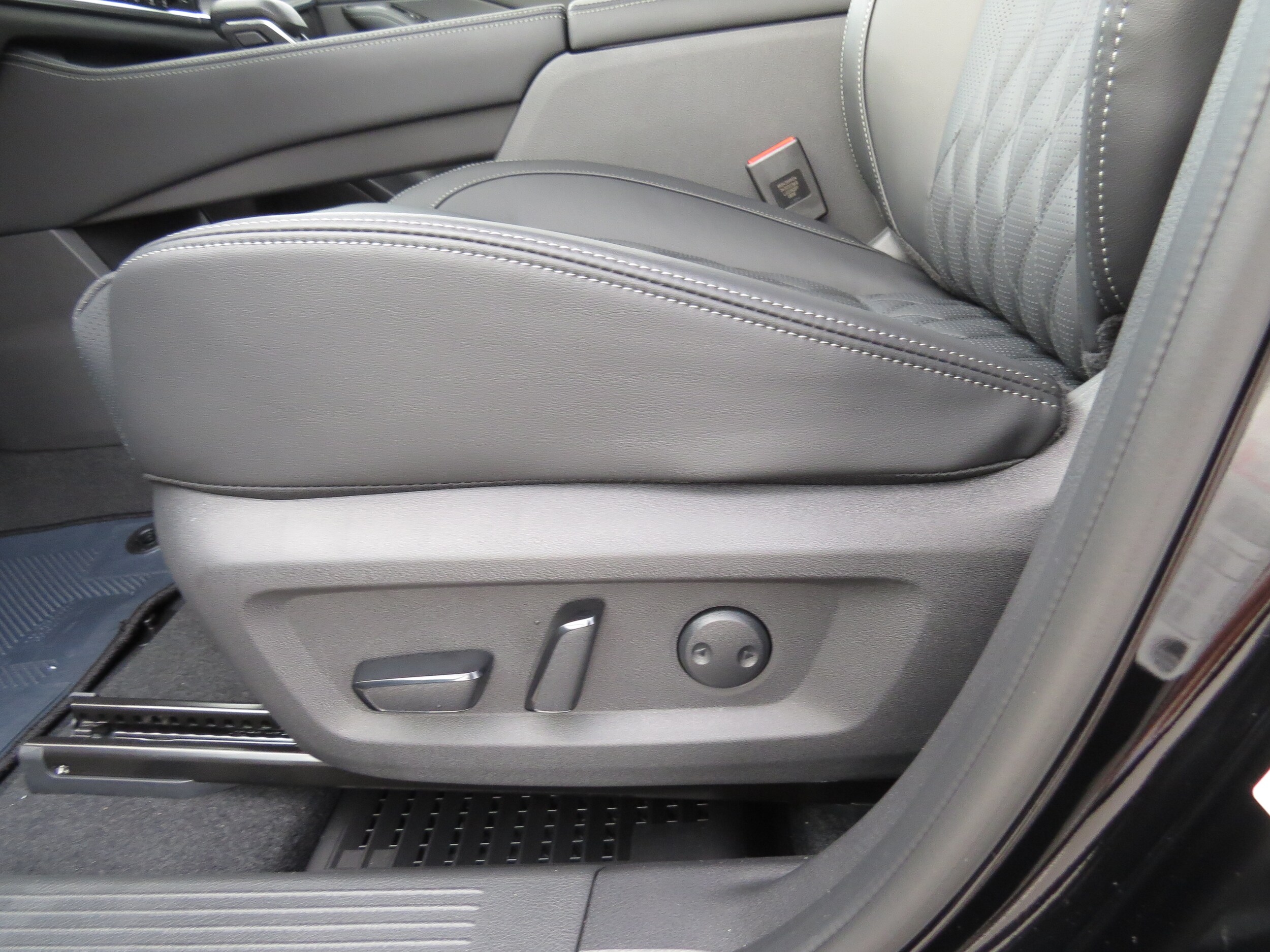 2026 Nissan Rogue Platinum Super Black at Griffin Nissan