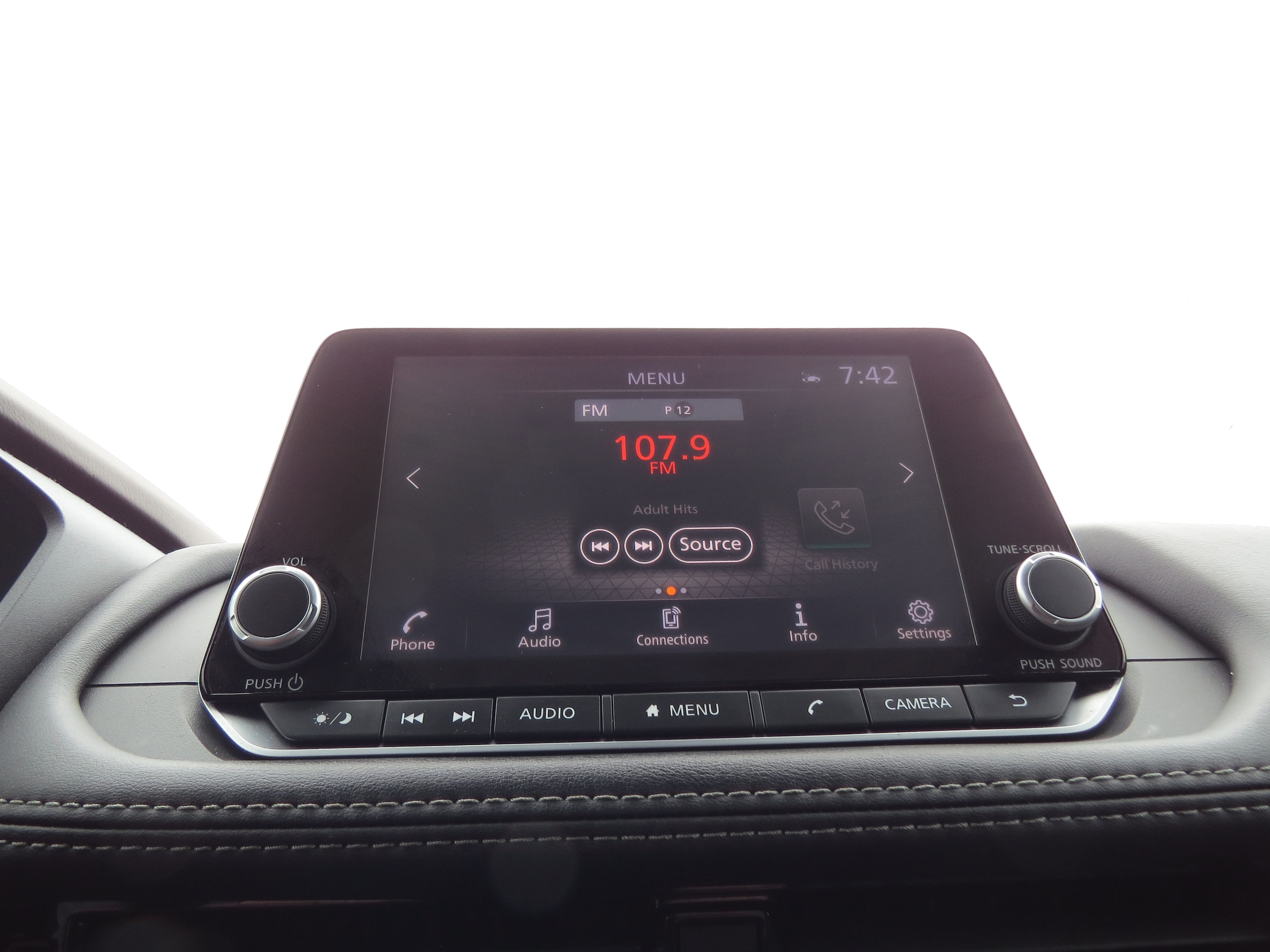 2023 Nissan Rogue SL Pearl White Tricoat at Griffin Nissan