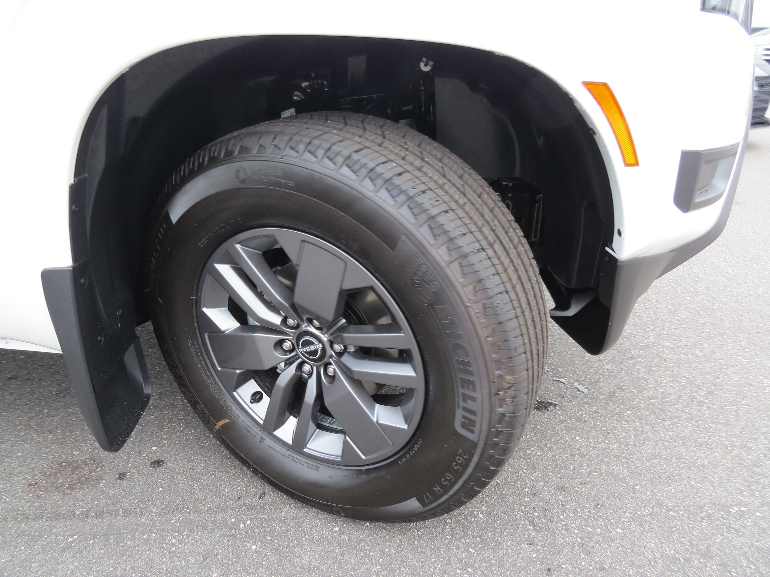 2025 Nissan Frontier SV - 9