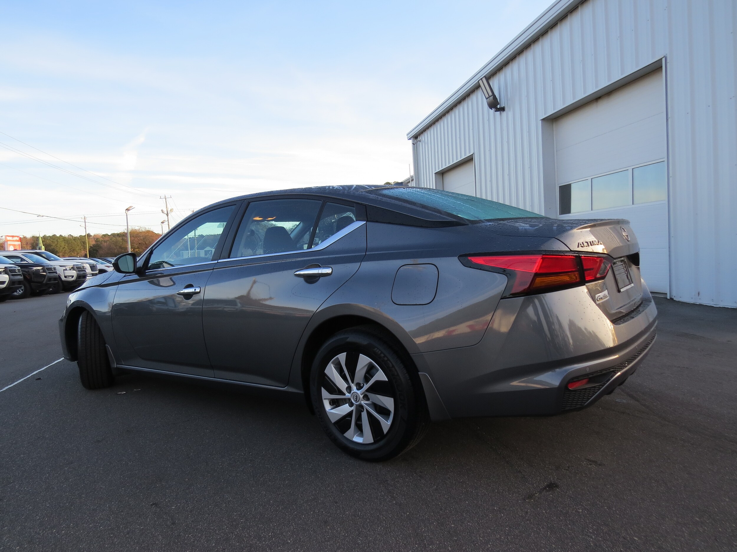 2025 Nissan Altima S photo 4