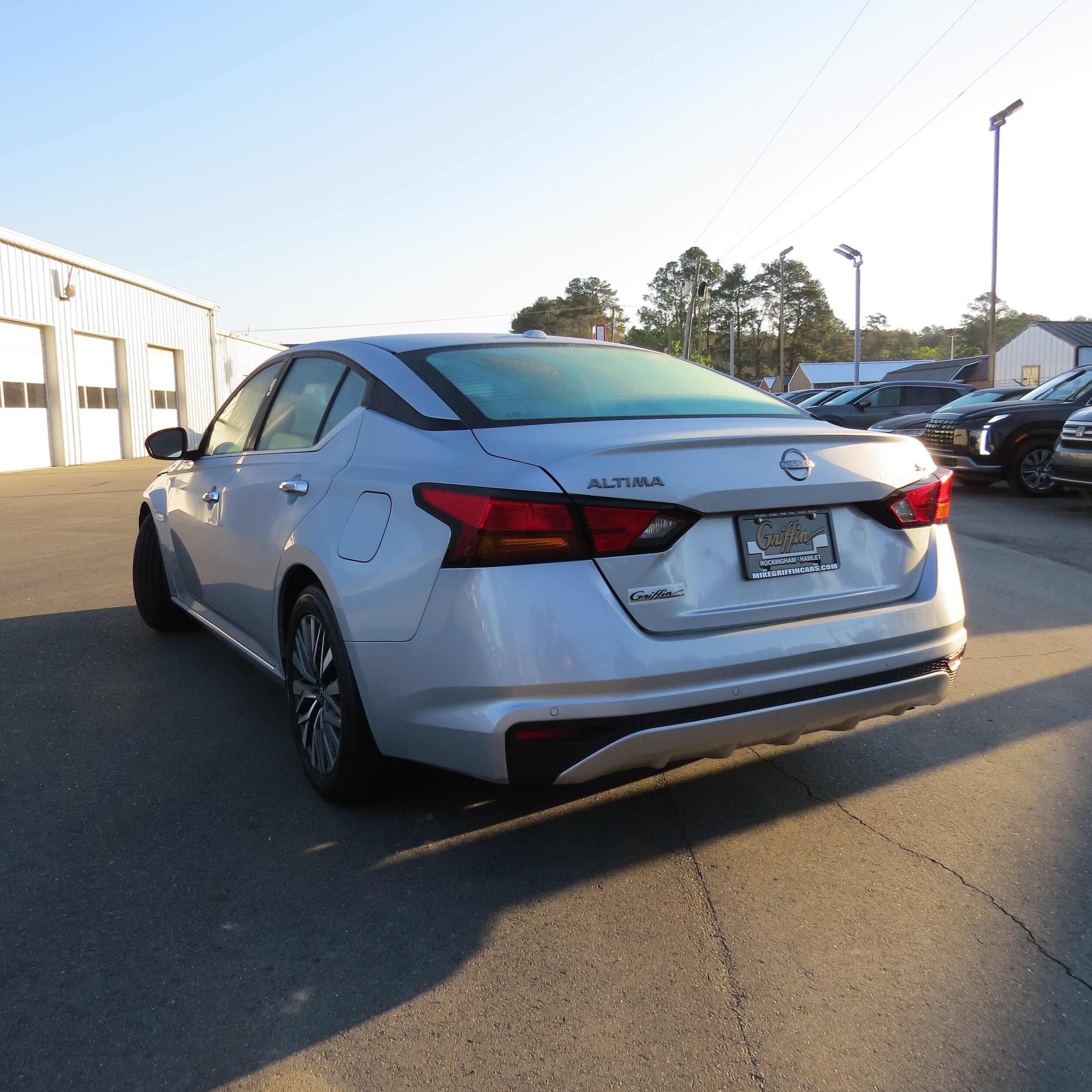 2023 Nissan Altima 2.5 SV photo 4