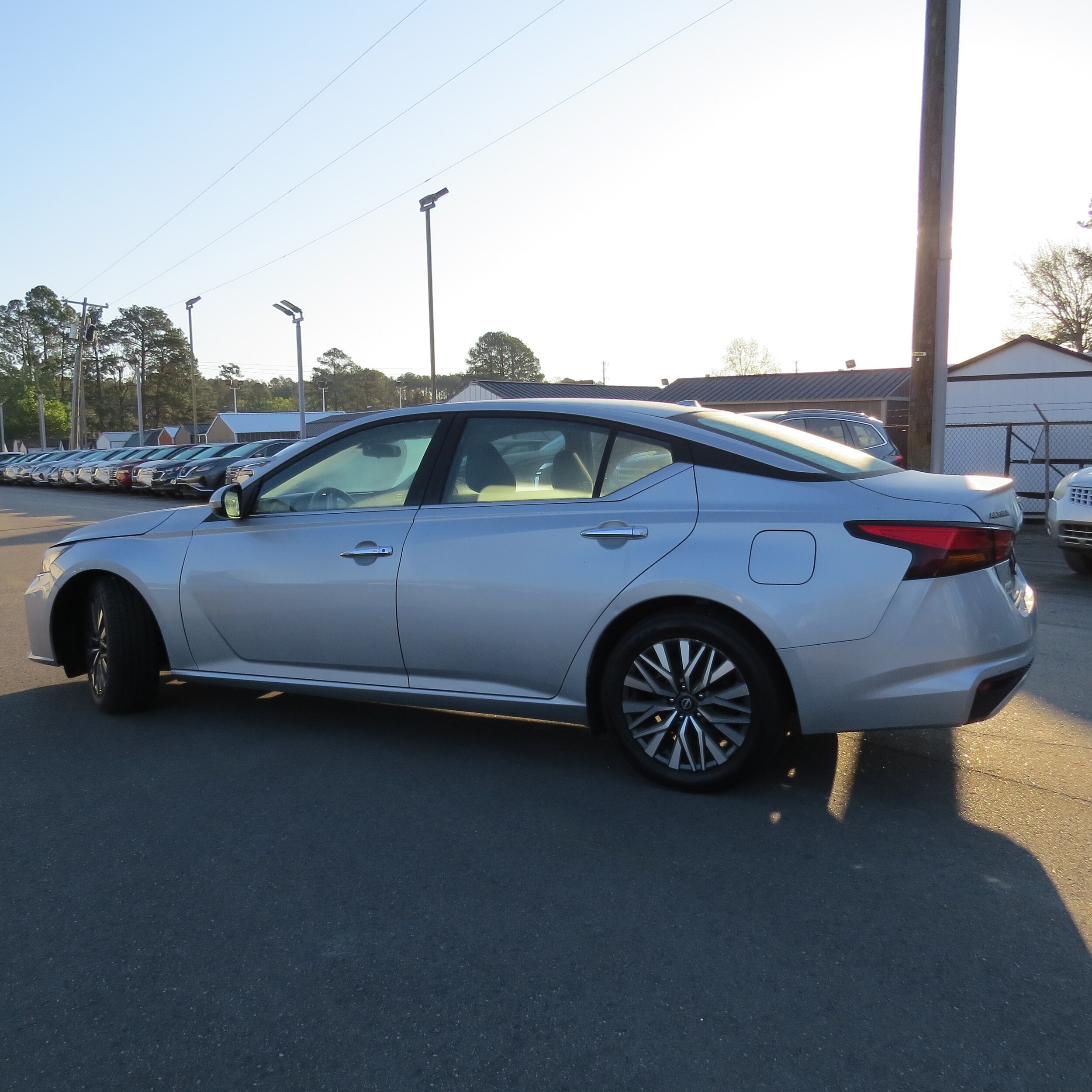2023 Nissan Altima 2.5 SV photo 3