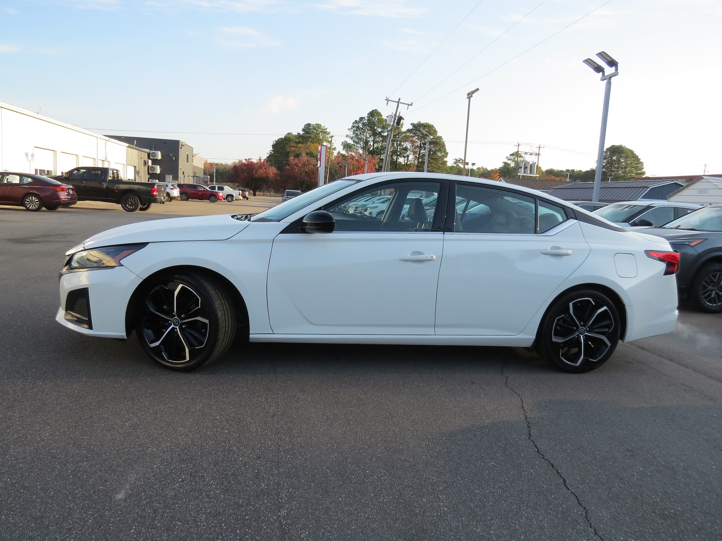 2024 Nissan Altima 2.5 SR Glacier White at Griffin Nissan