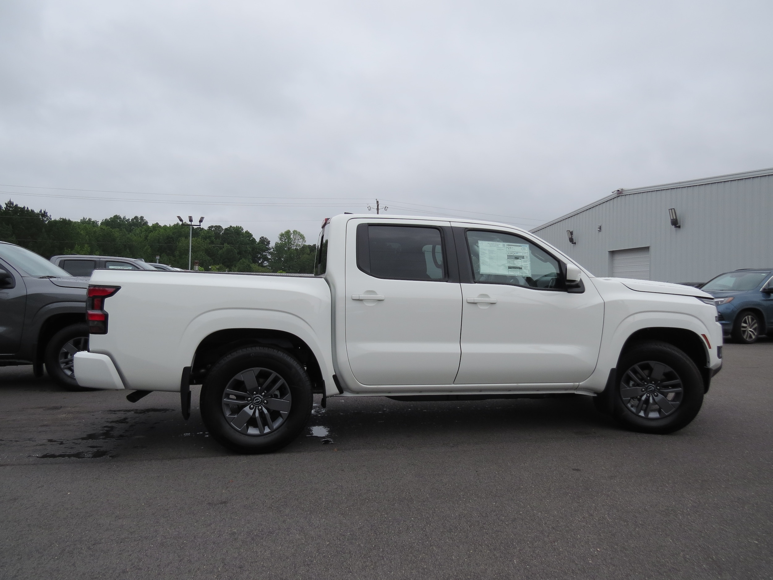 2025 Nissan Frontier SV - 6