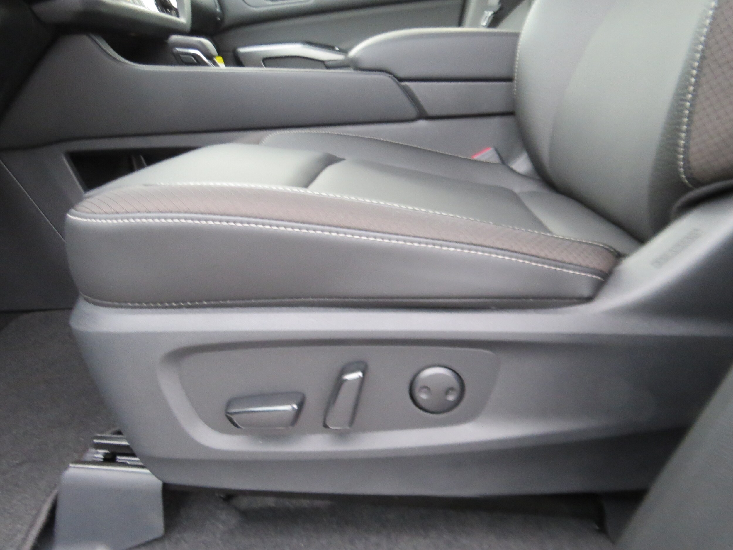 2026 Nissan Pathfinder SL Everest White Pearl Tricoat at Griffin Nissan