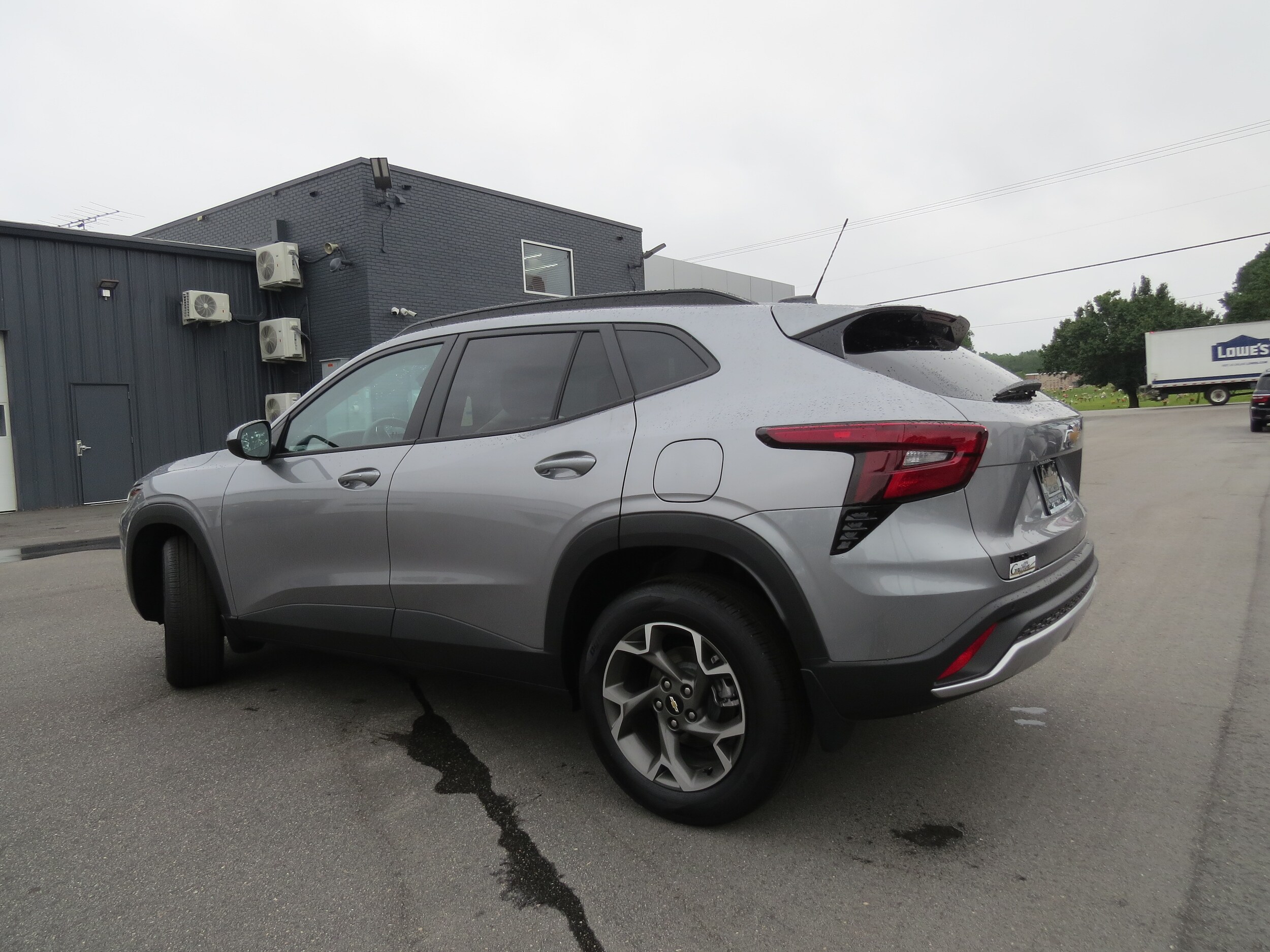 2025 Chevrolet Trax LT photo 3