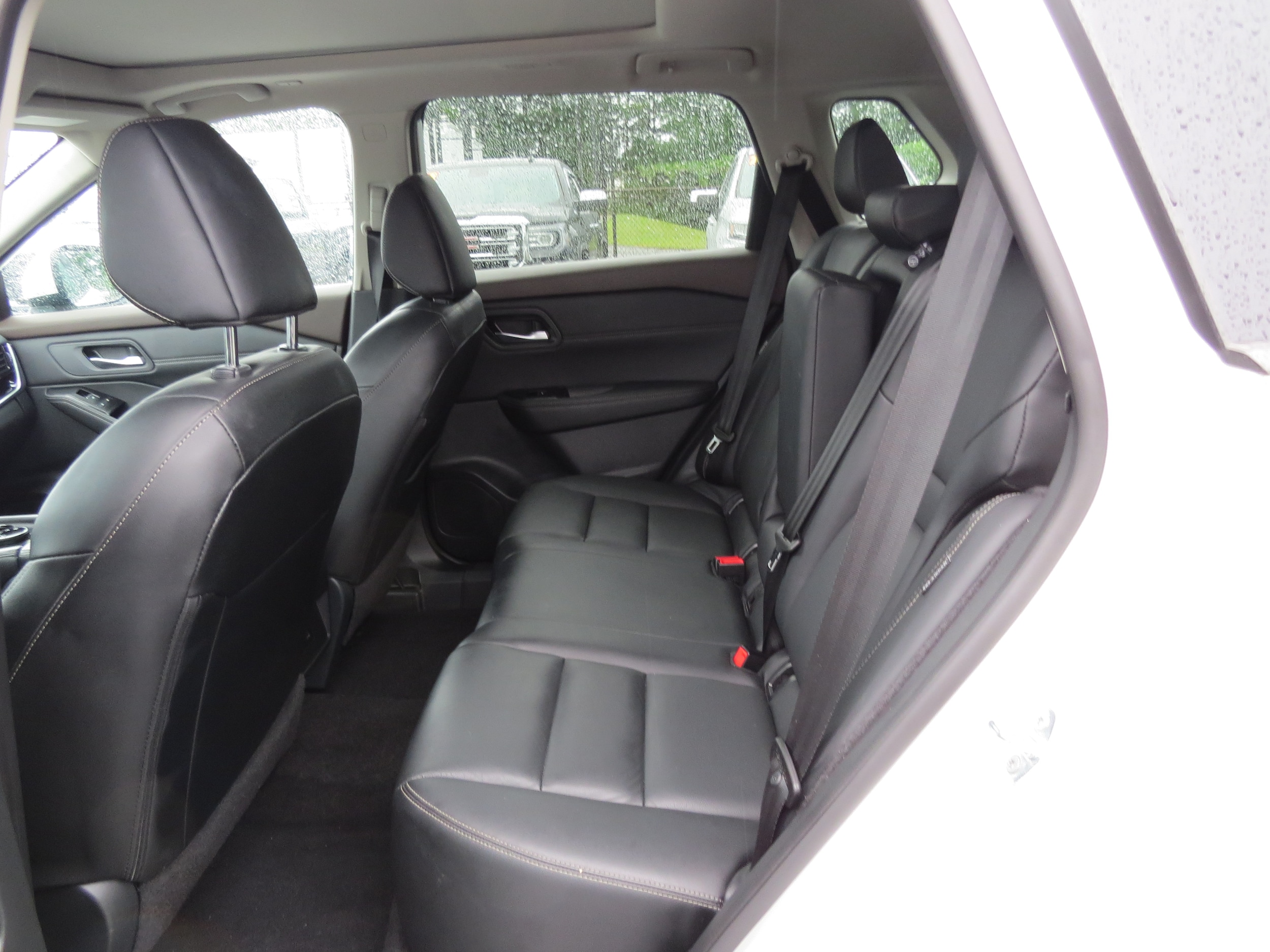 2023 Nissan Rogue SL - 11