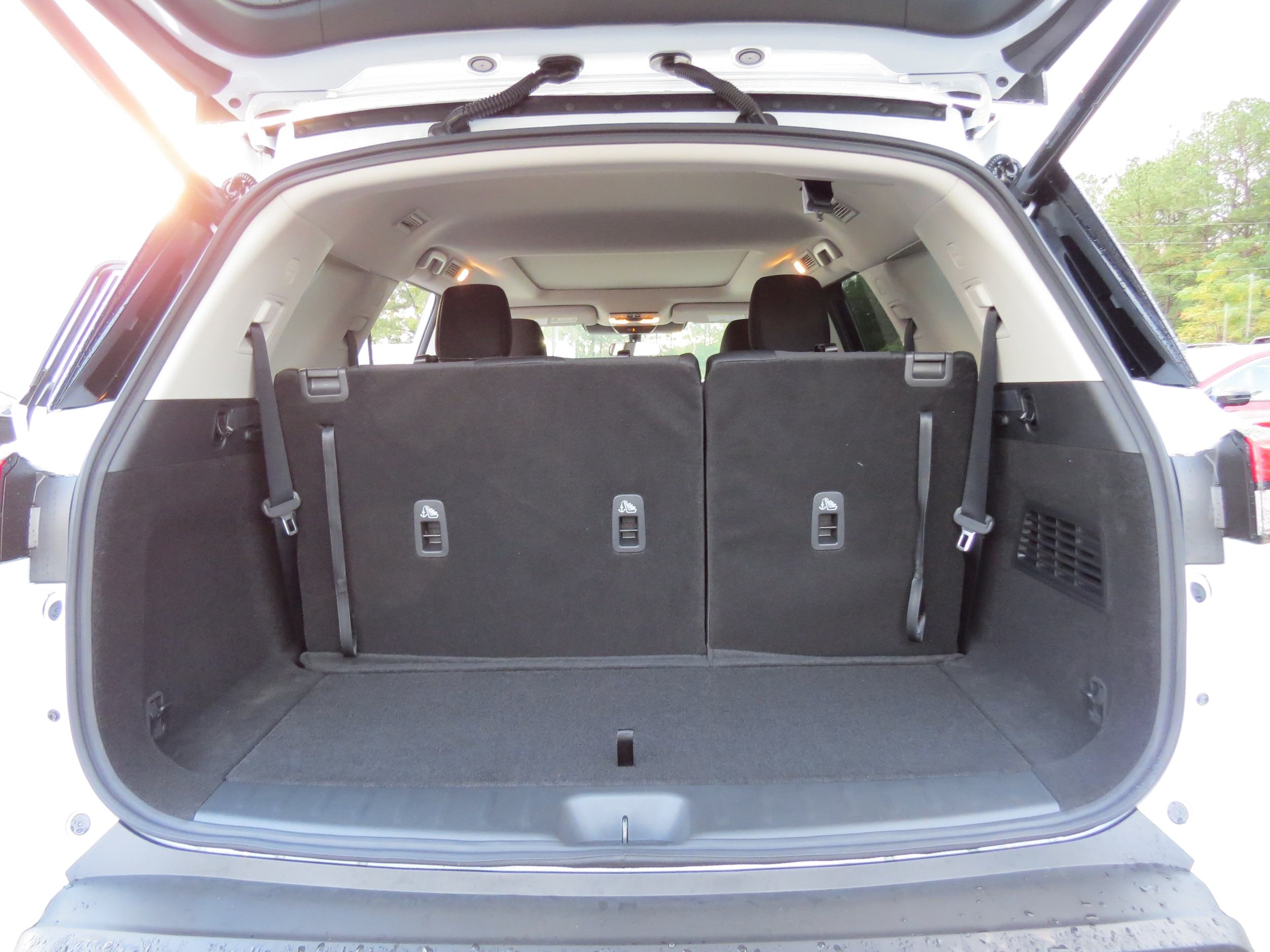 2025 Nissan Pathfinder SV Everest White Pearl Tricoat at Griffin Nissan