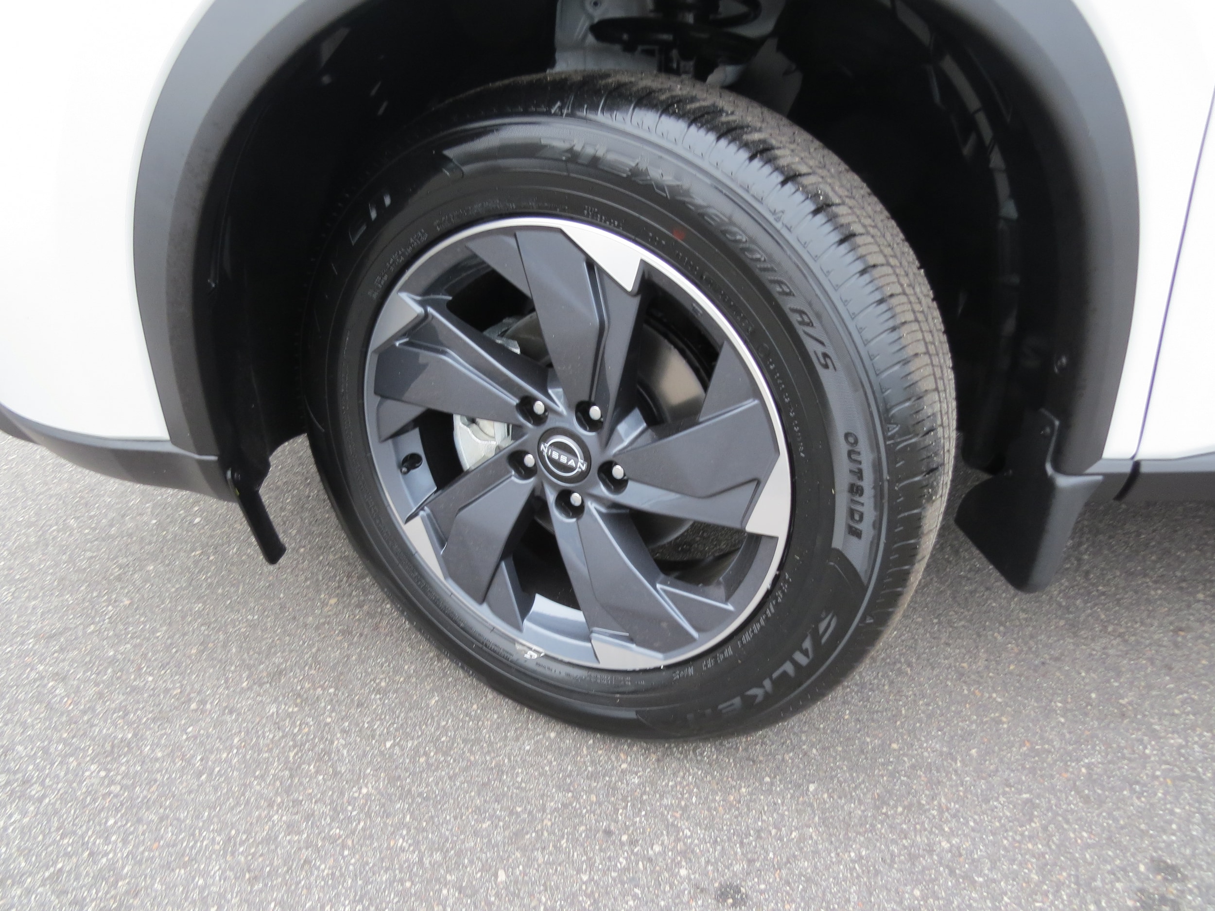 2026 Nissan Rogue SV Everest White Pearl Tricoat at Griffin Nissan