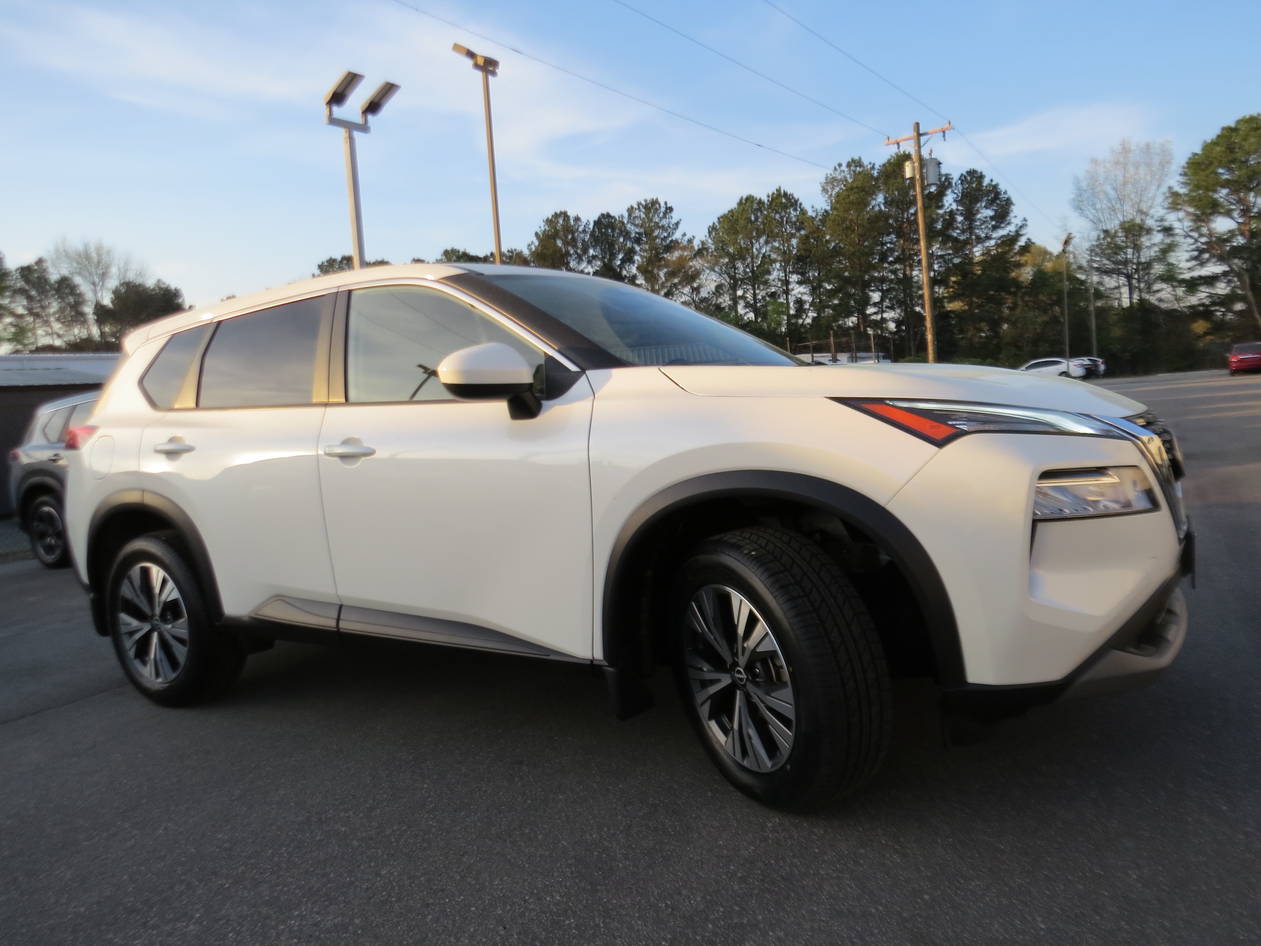 2023 Nissan Rogue SV Pearl White Tricoat at Griffin Nissan