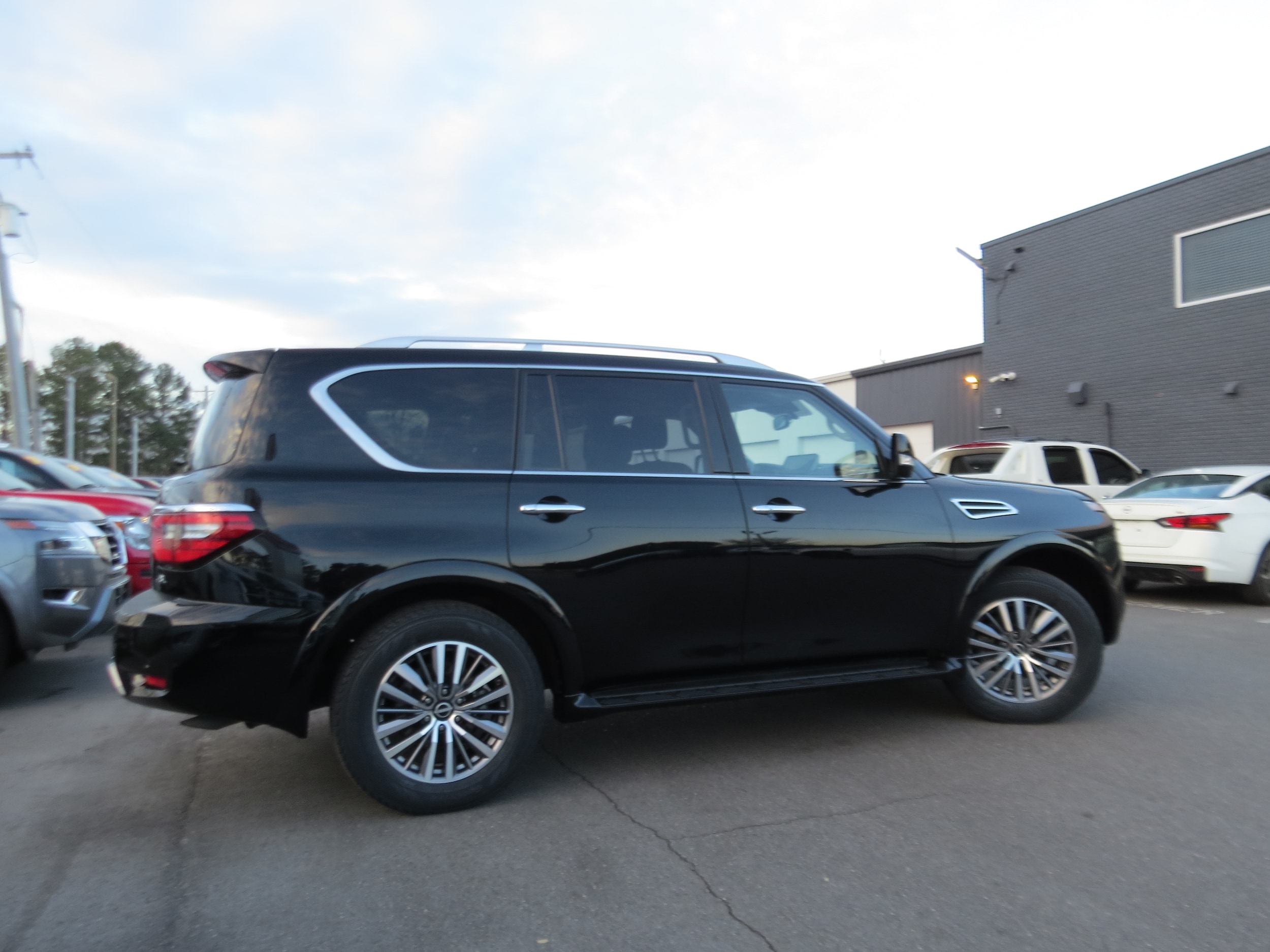 2024 Nissan Armada SL - 5