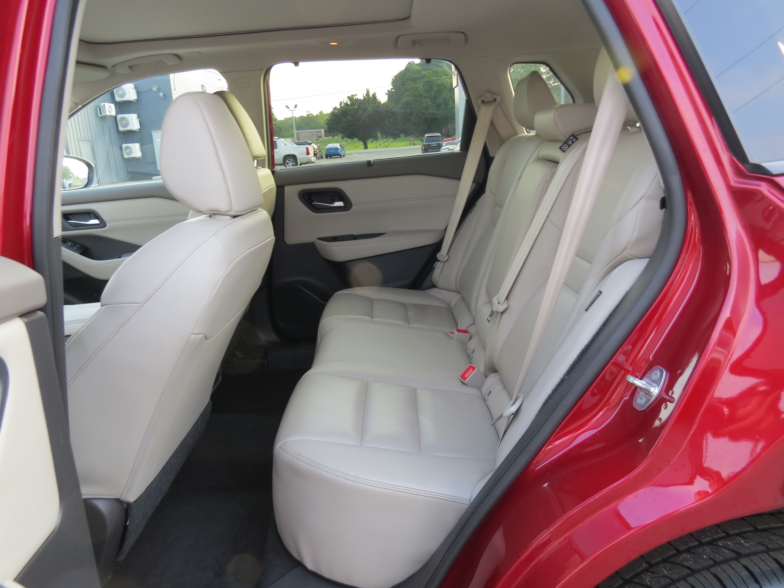 2023 Nissan Rogue SL - 11