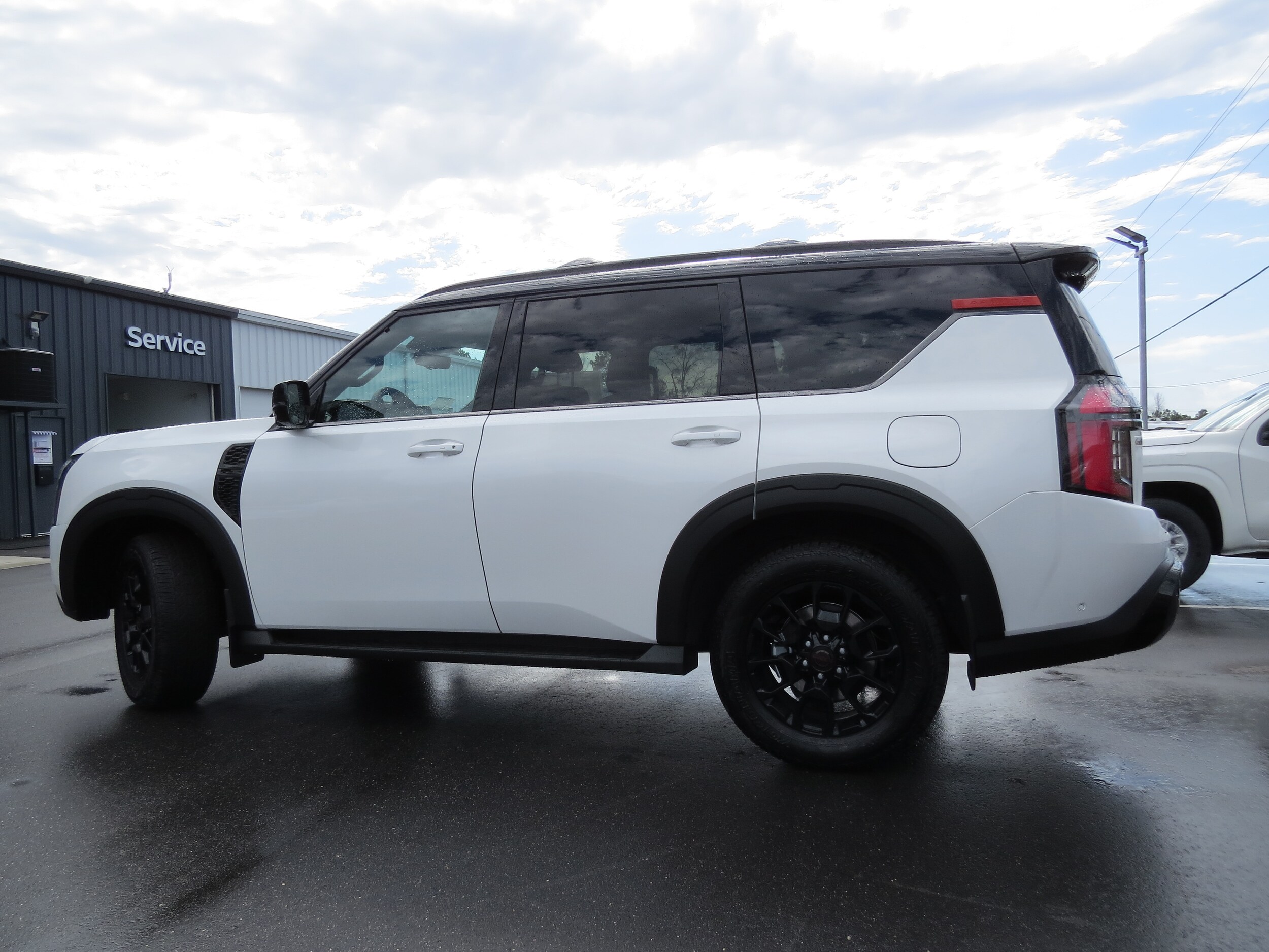 2025 Nissan Armada photo 4
