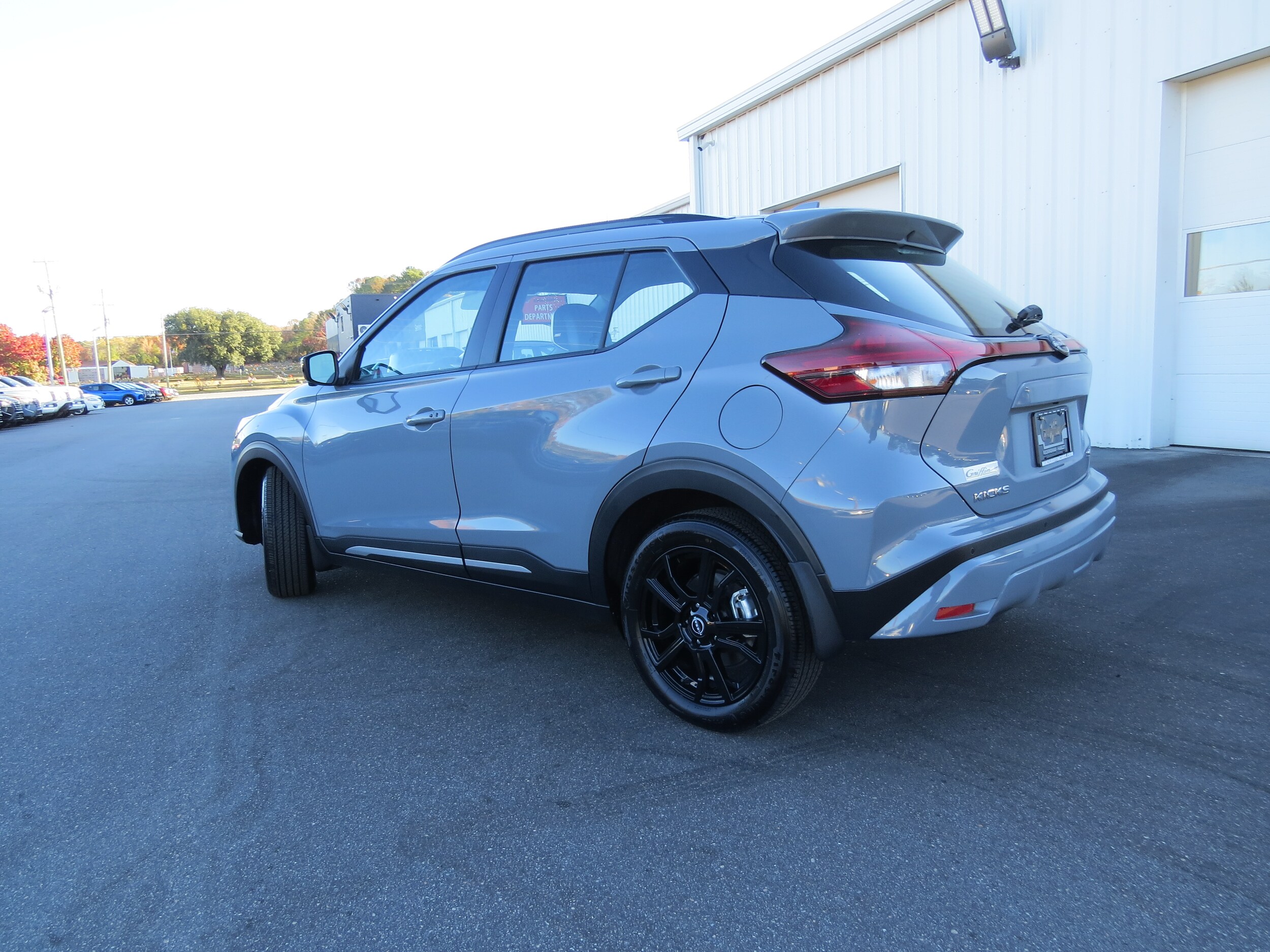 2024 Nissan Kicks SR photo 4