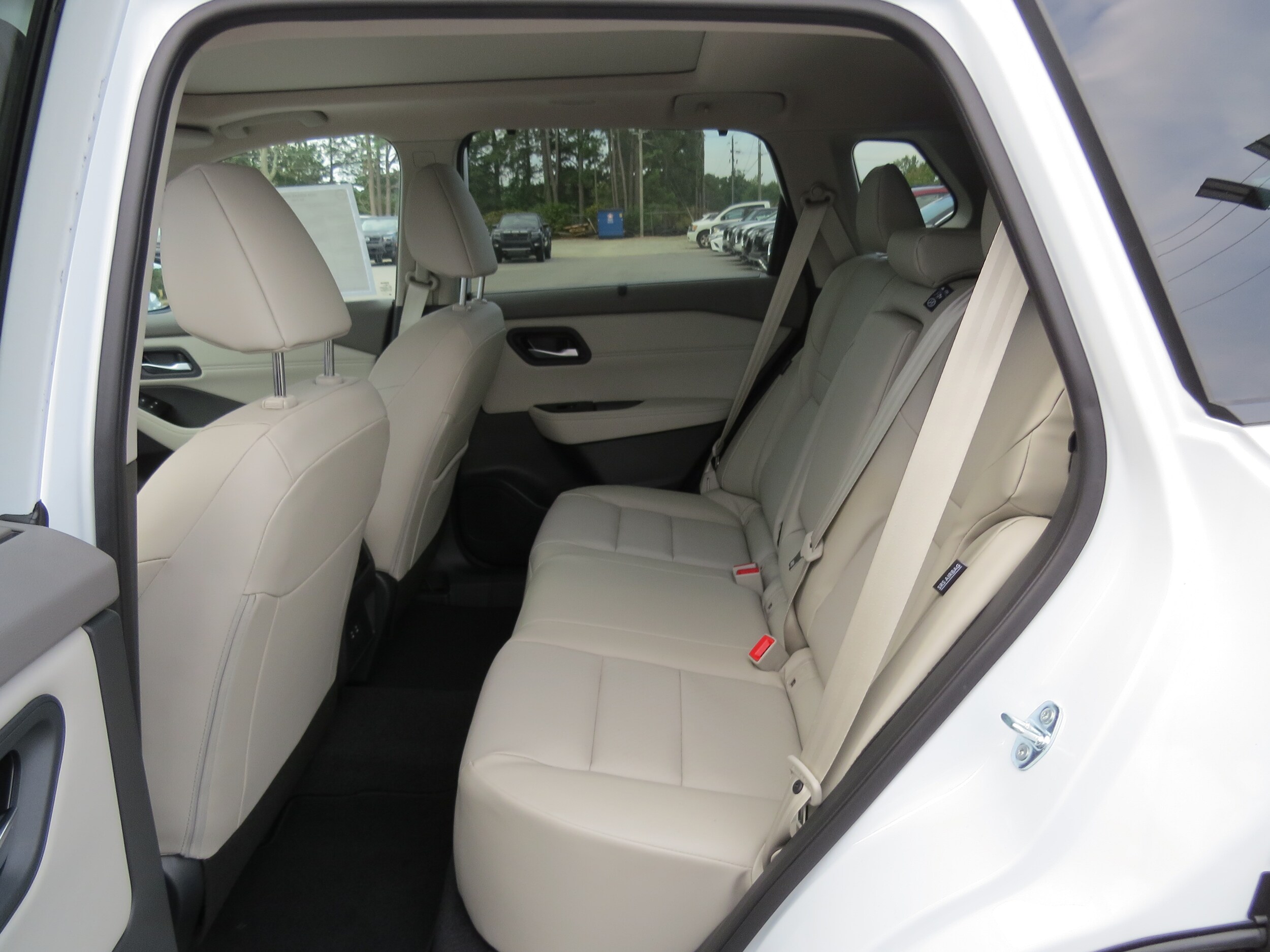 2026 Nissan Rogue SV Everest White Pearl Tricoat at Griffin Nissan