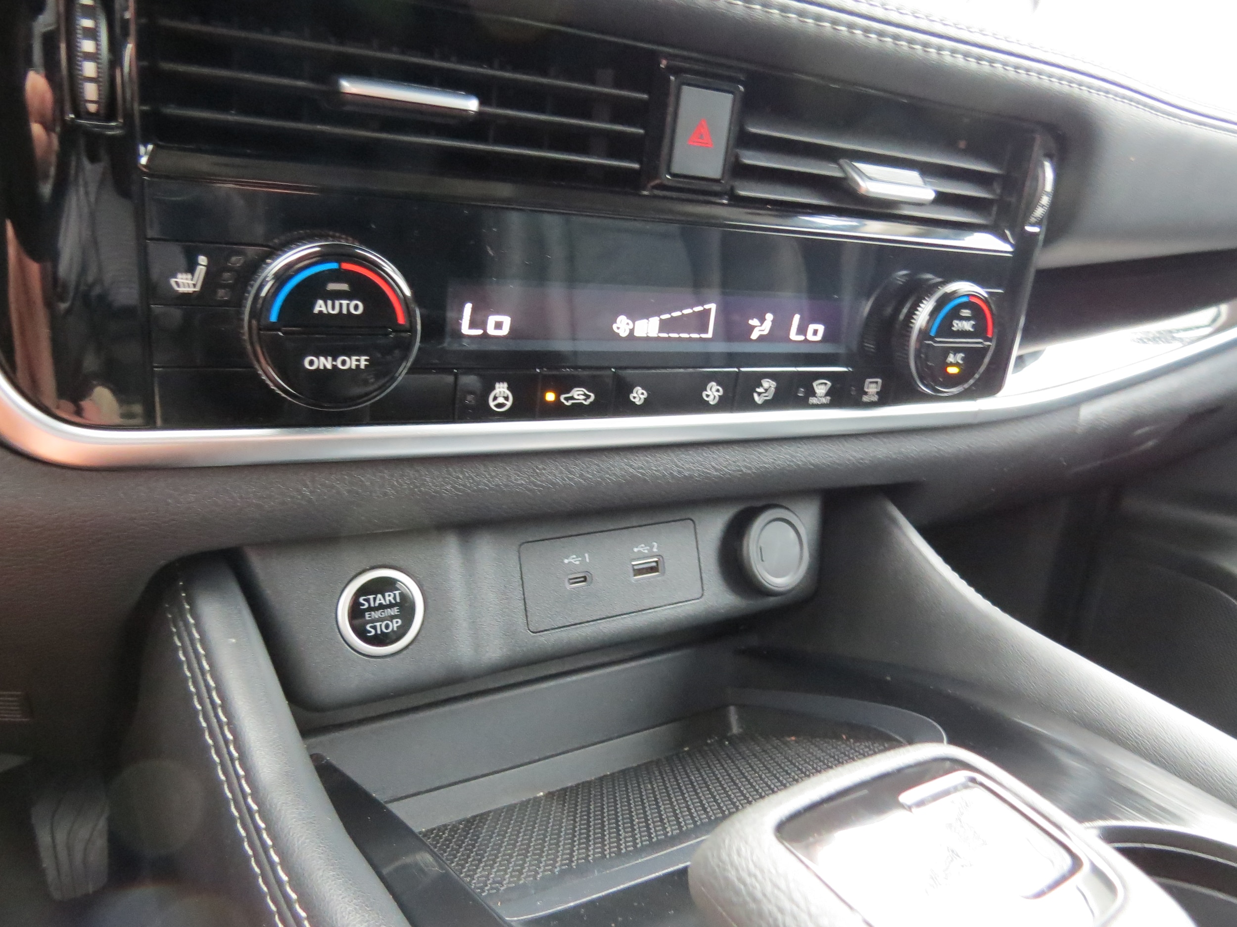 2023 Nissan Rogue SL Pearl White Tricoat at Griffin Nissan