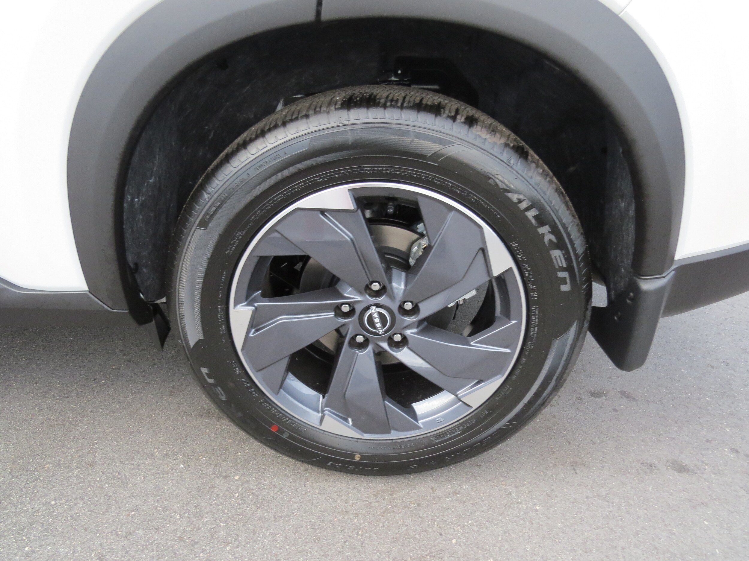 2026 Nissan Rogue SV Everest White Pearl Tricoat at Griffin Nissan