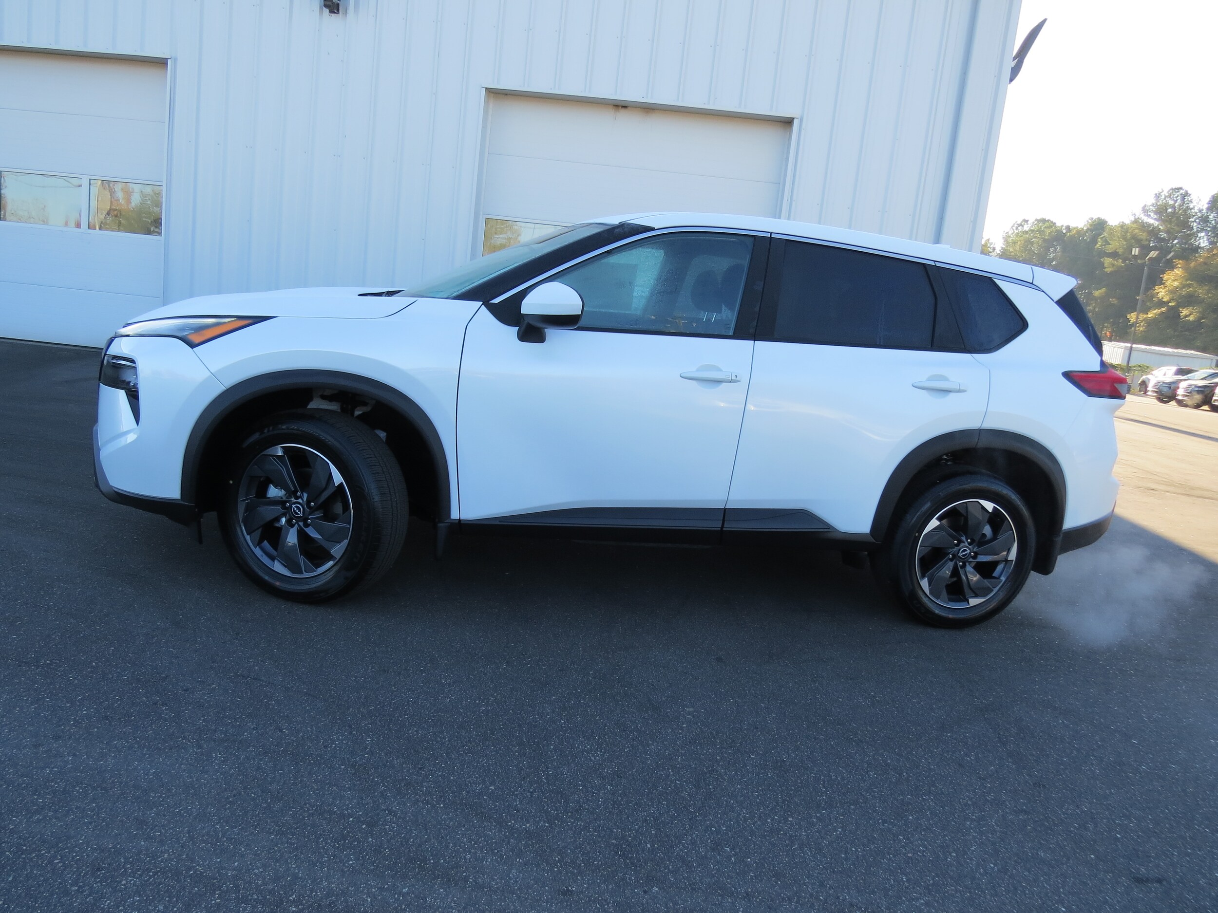 2026 Nissan Rogue SV photo 2