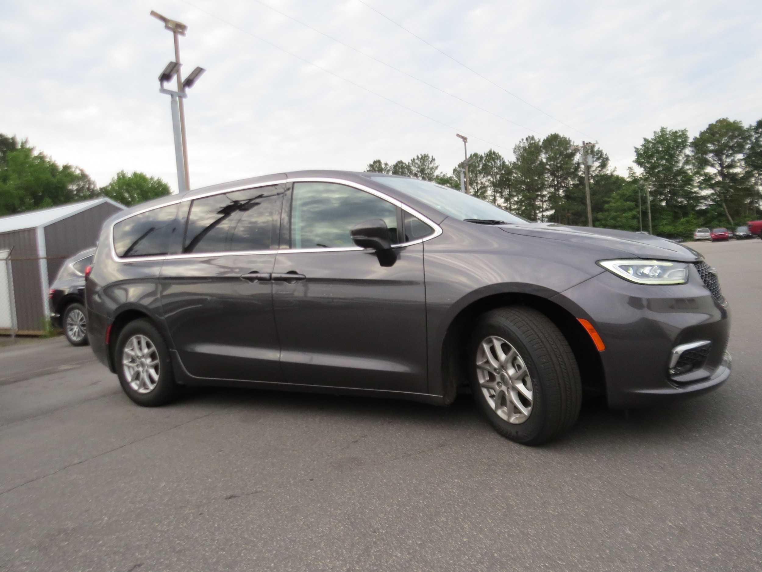 2023 Chrysler Pacifica Touring L Granite Crystal Metallic Clearcoat at Griffin CDJR