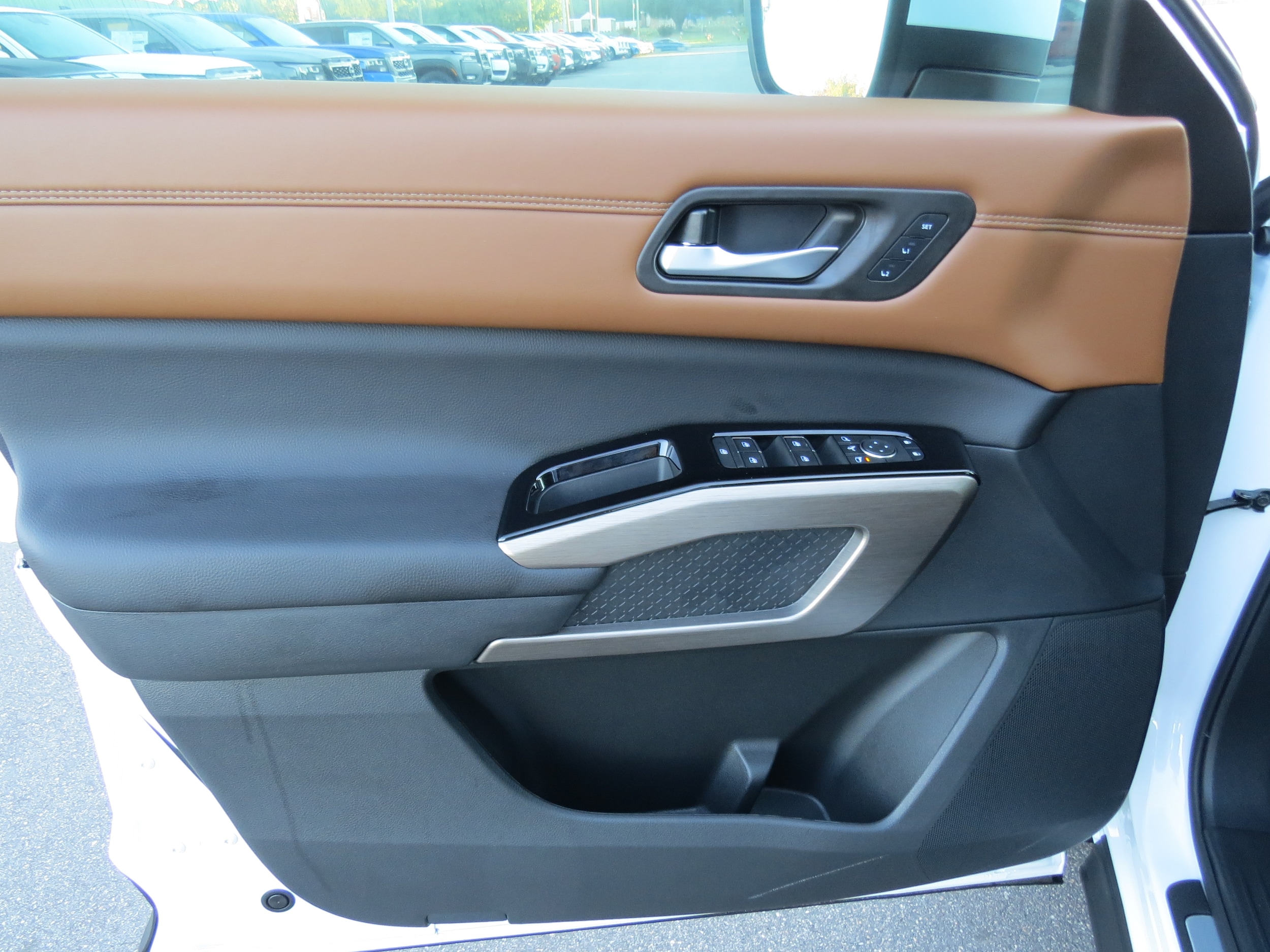 2025 Nissan Pathfinder Platinum Everest White Pearl Tricoat at Griffin Nissan