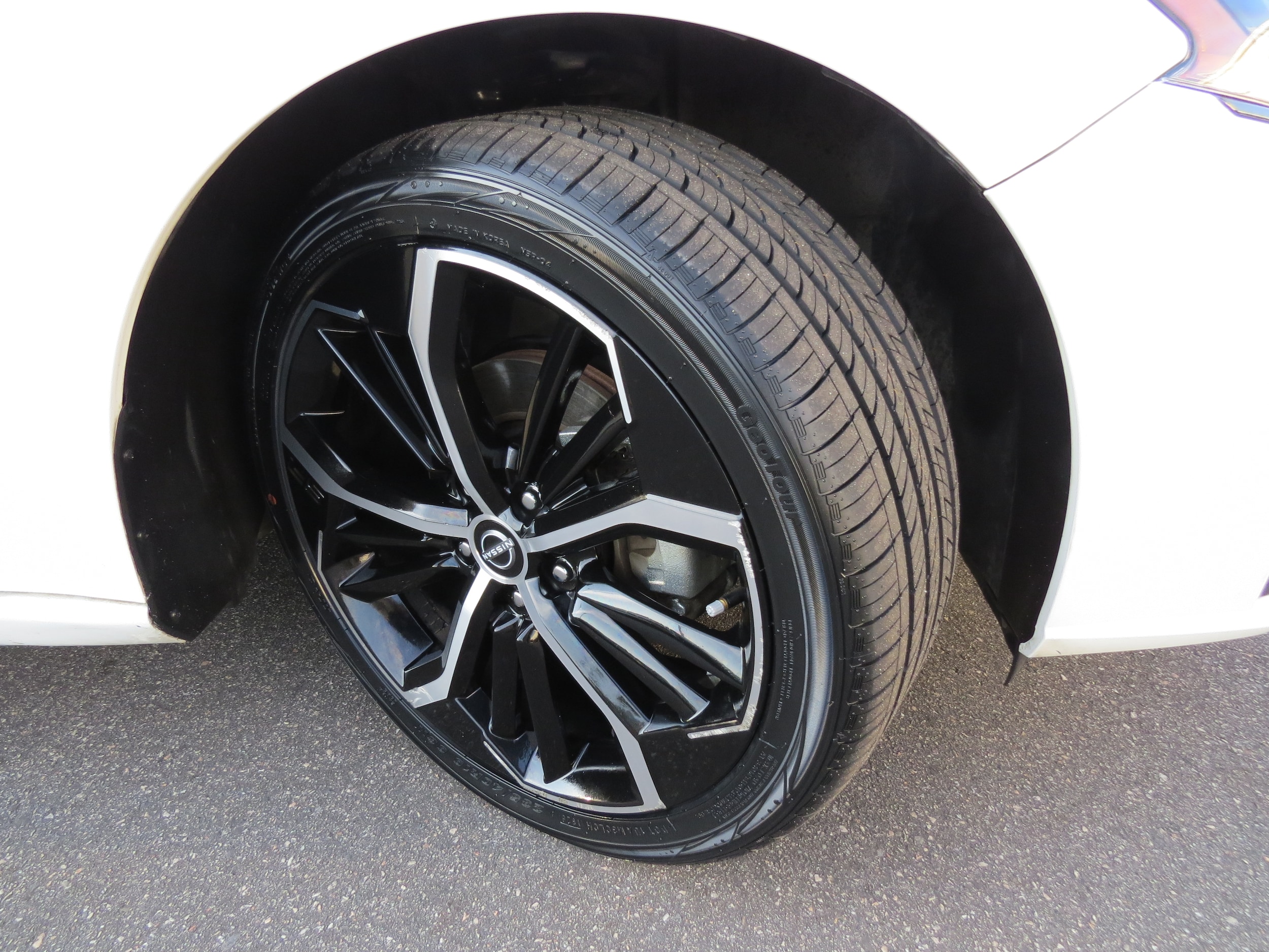 2024 Nissan Altima 2.5 SR Glacier White at Griffin Nissan