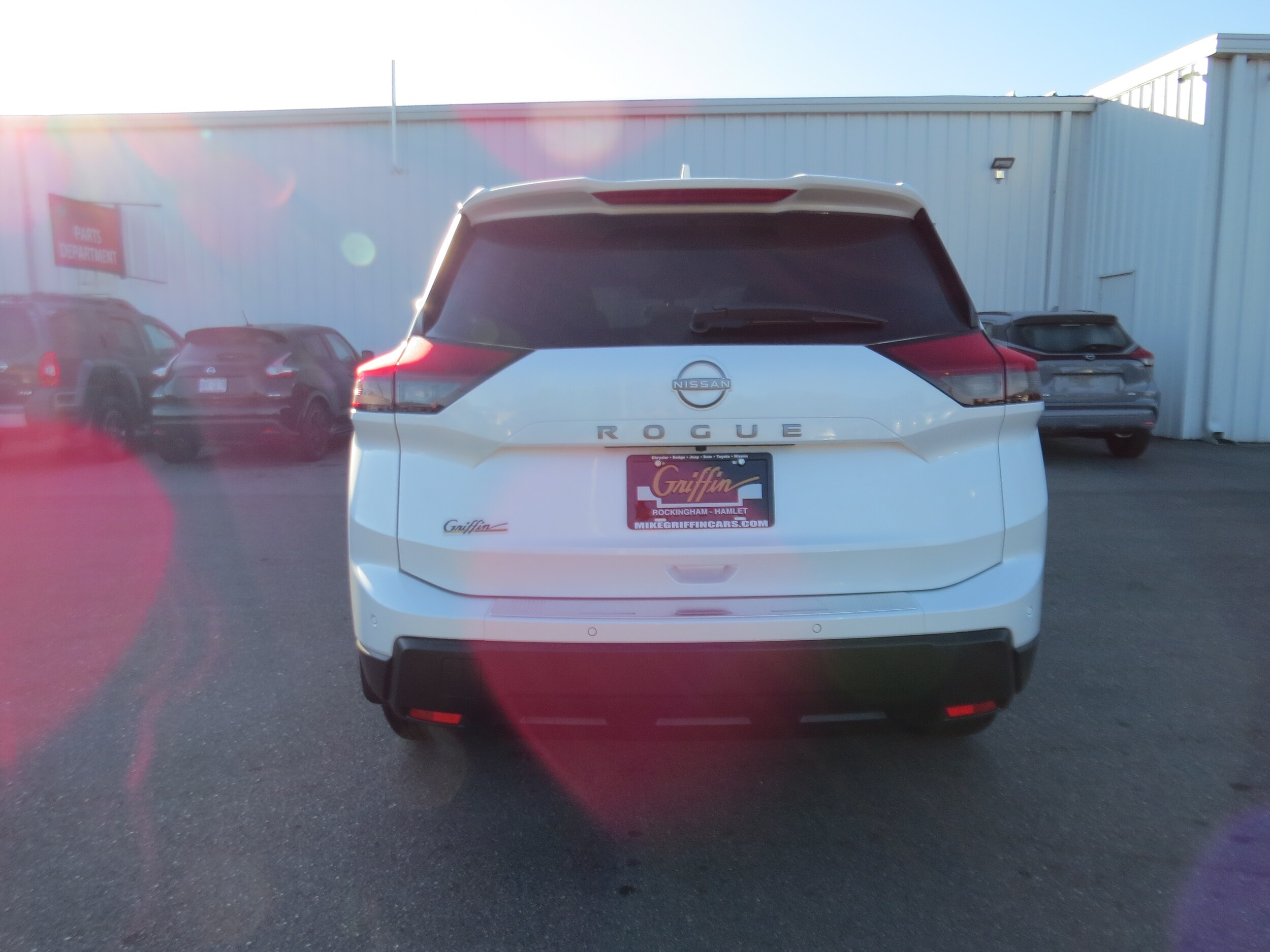 2026 Nissan Rogue SV Everest White Pearl Tricoat at Griffin Nissan