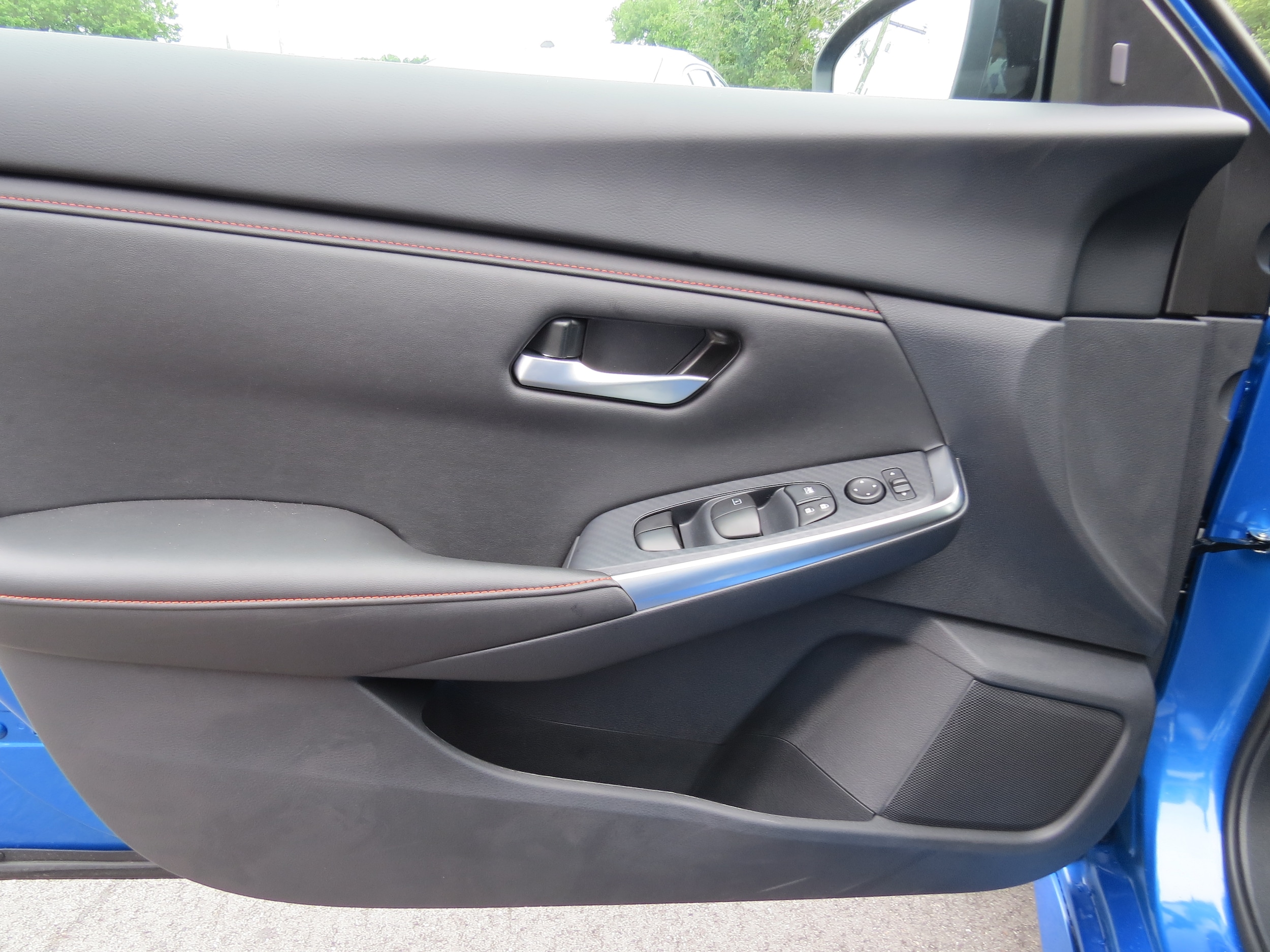 2025 Nissan Sentra SR Electric Blue/Super Black at Griffin Nissan