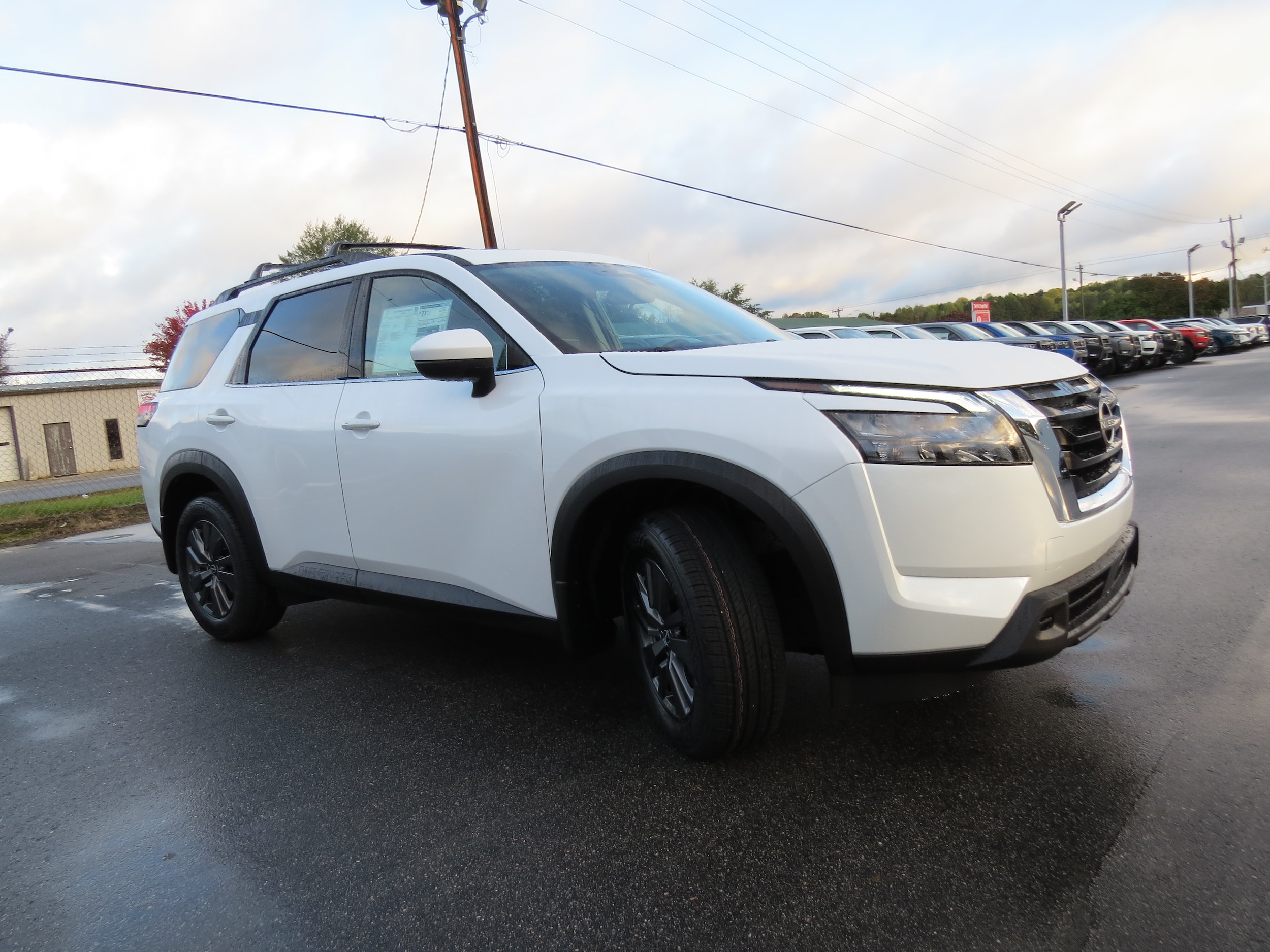 2025 Nissan Pathfinder SV Everest White Pearl Tricoat at Griffin Nissan