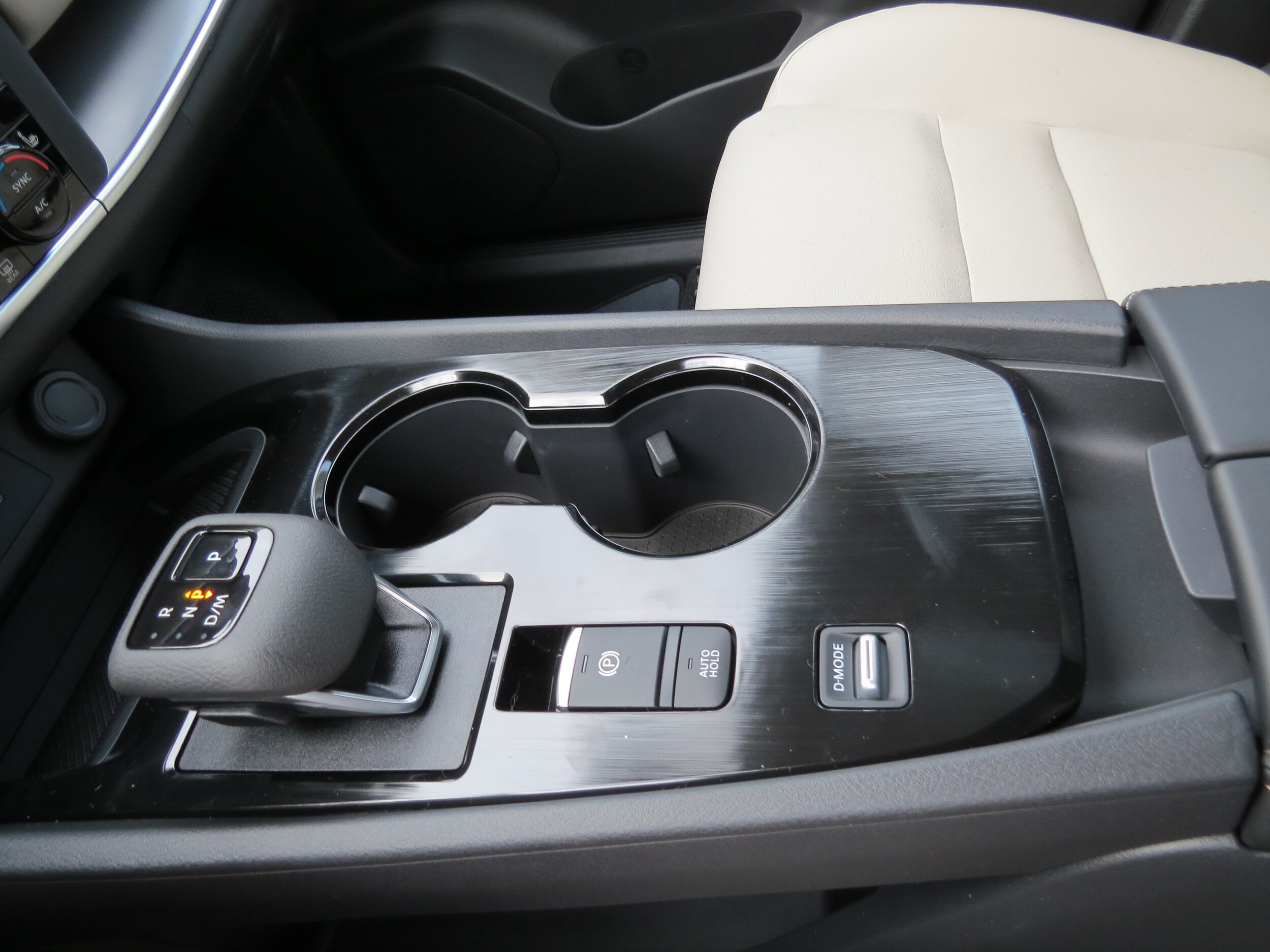 2026 Nissan Rogue SV Everest White Pearl Tricoat at Griffin Nissan