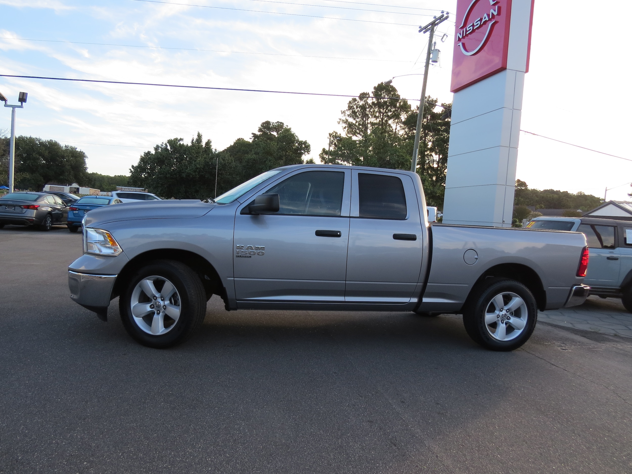 2024 Ram 1500 Classic SLT - 3
