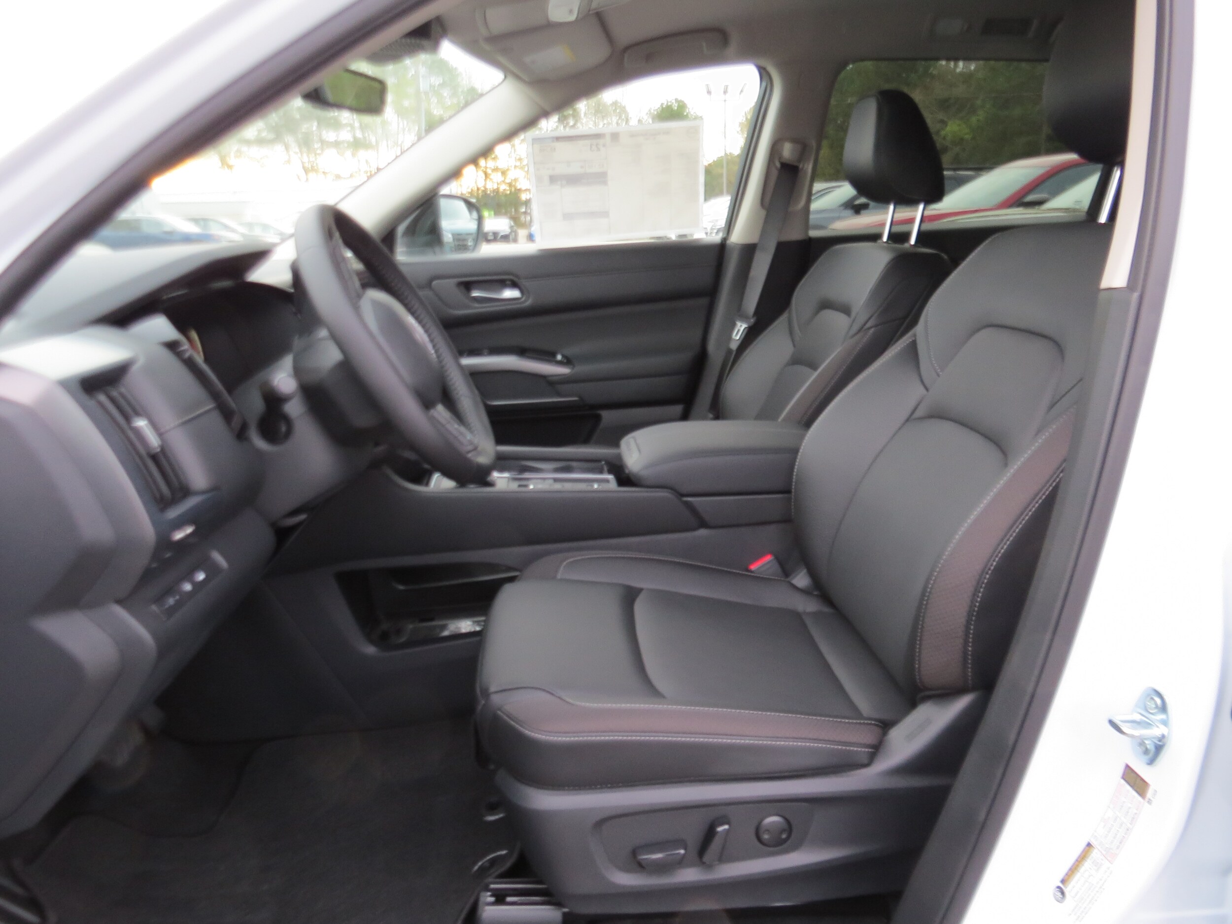 2026 Nissan Pathfinder SL Everest White Pearl Tricoat at Griffin Nissan