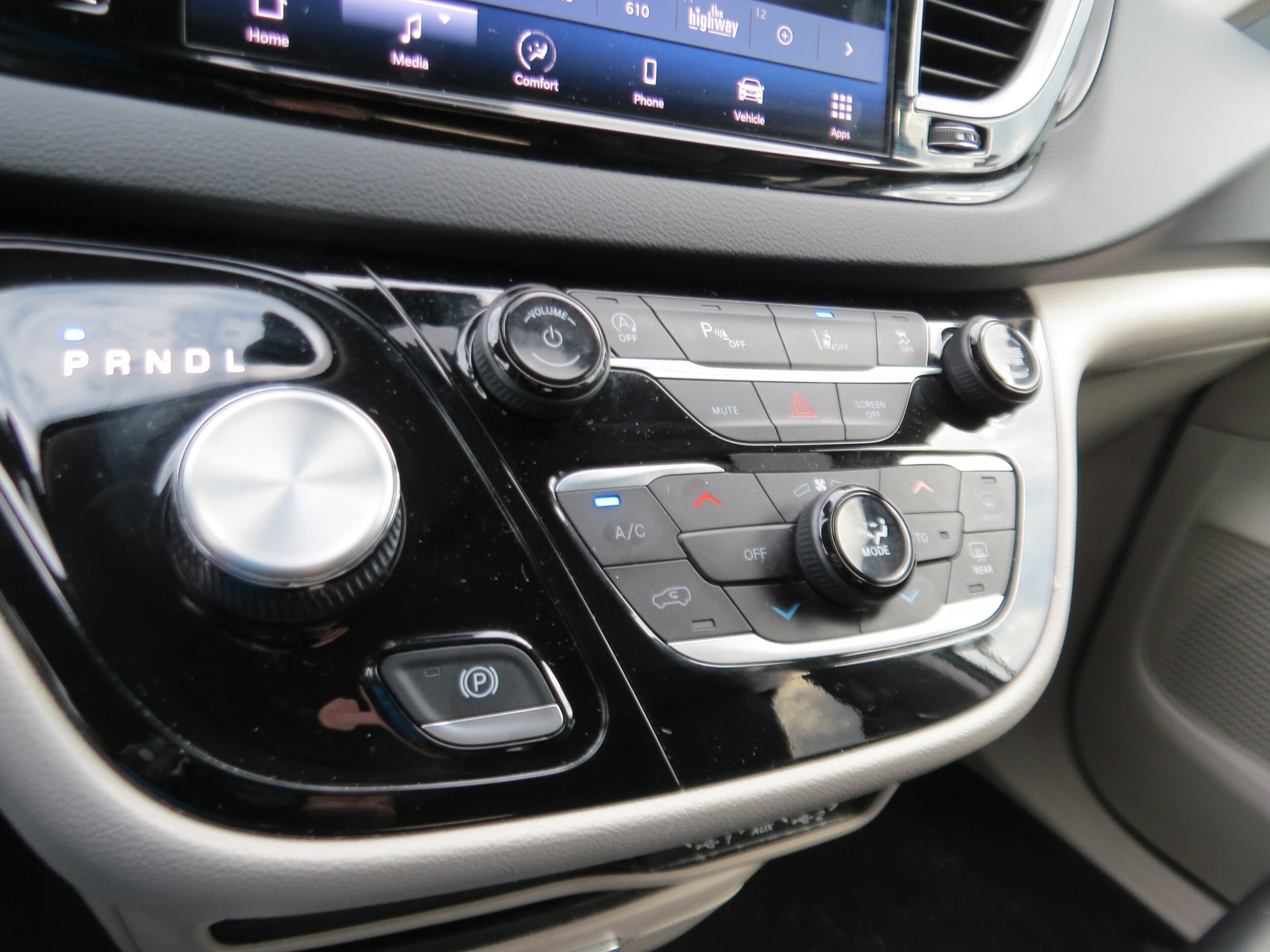 2023 Chrysler Pacifica Touring L Granite Crystal Metallic Clearcoat at Griffin CDJR