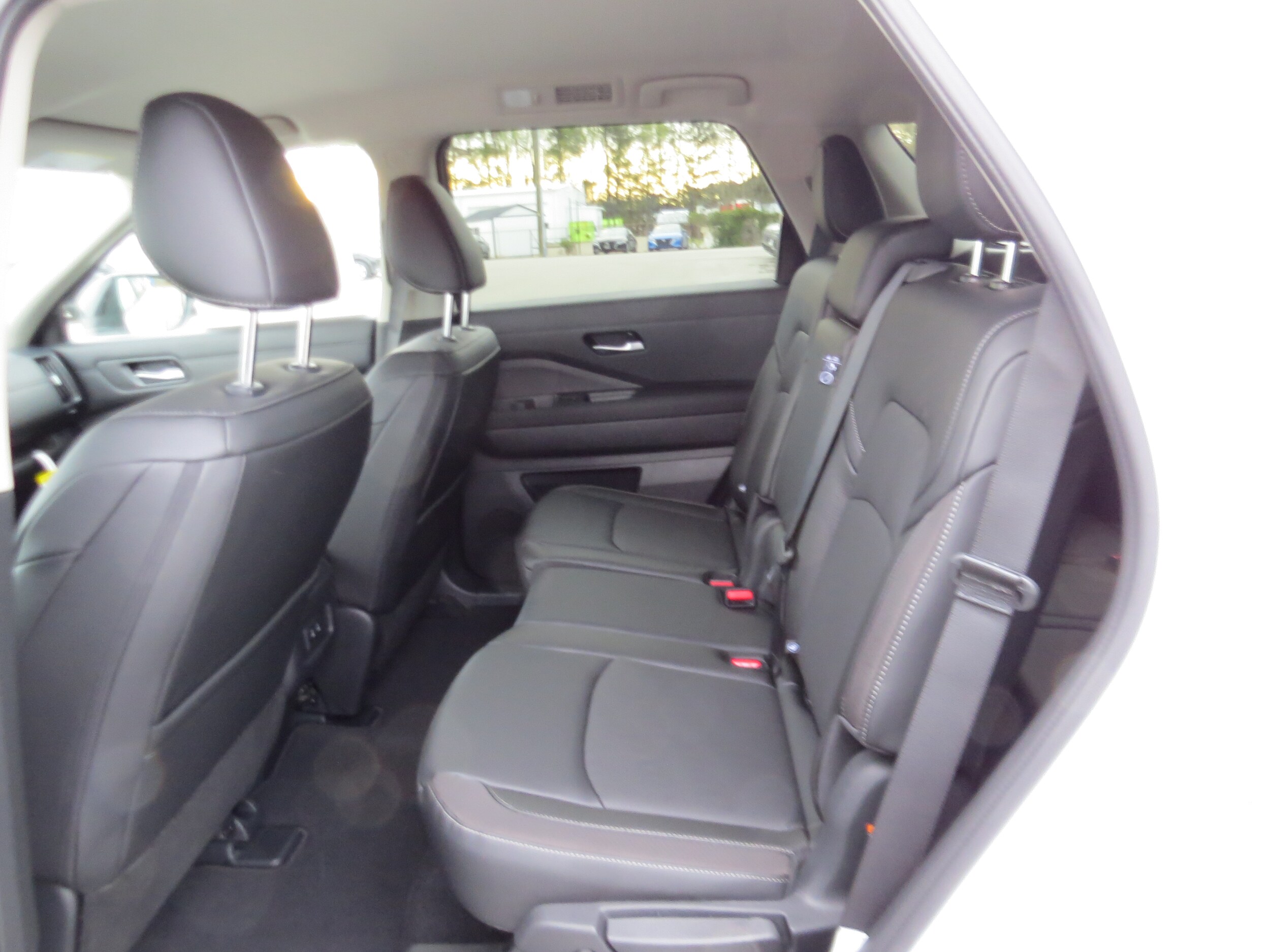 2026 Nissan Pathfinder SL Everest White Pearl Tricoat at Griffin Nissan