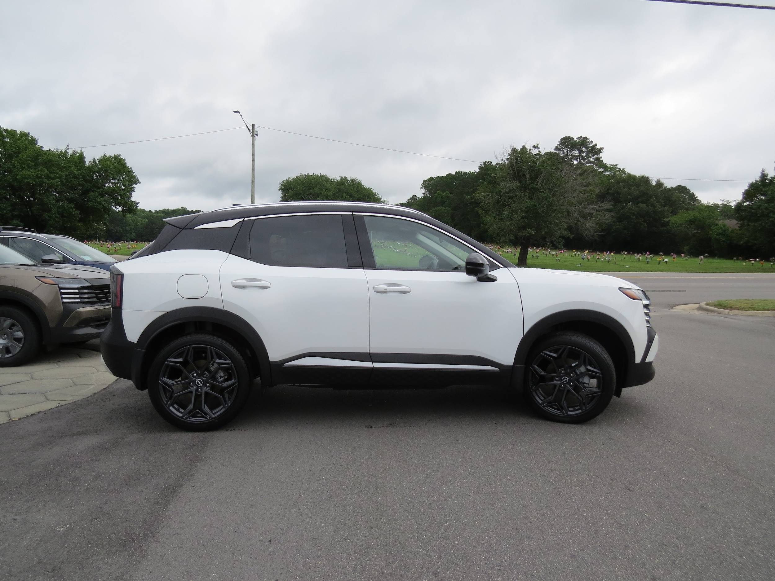 2025 Nissan Kicks SR - 6