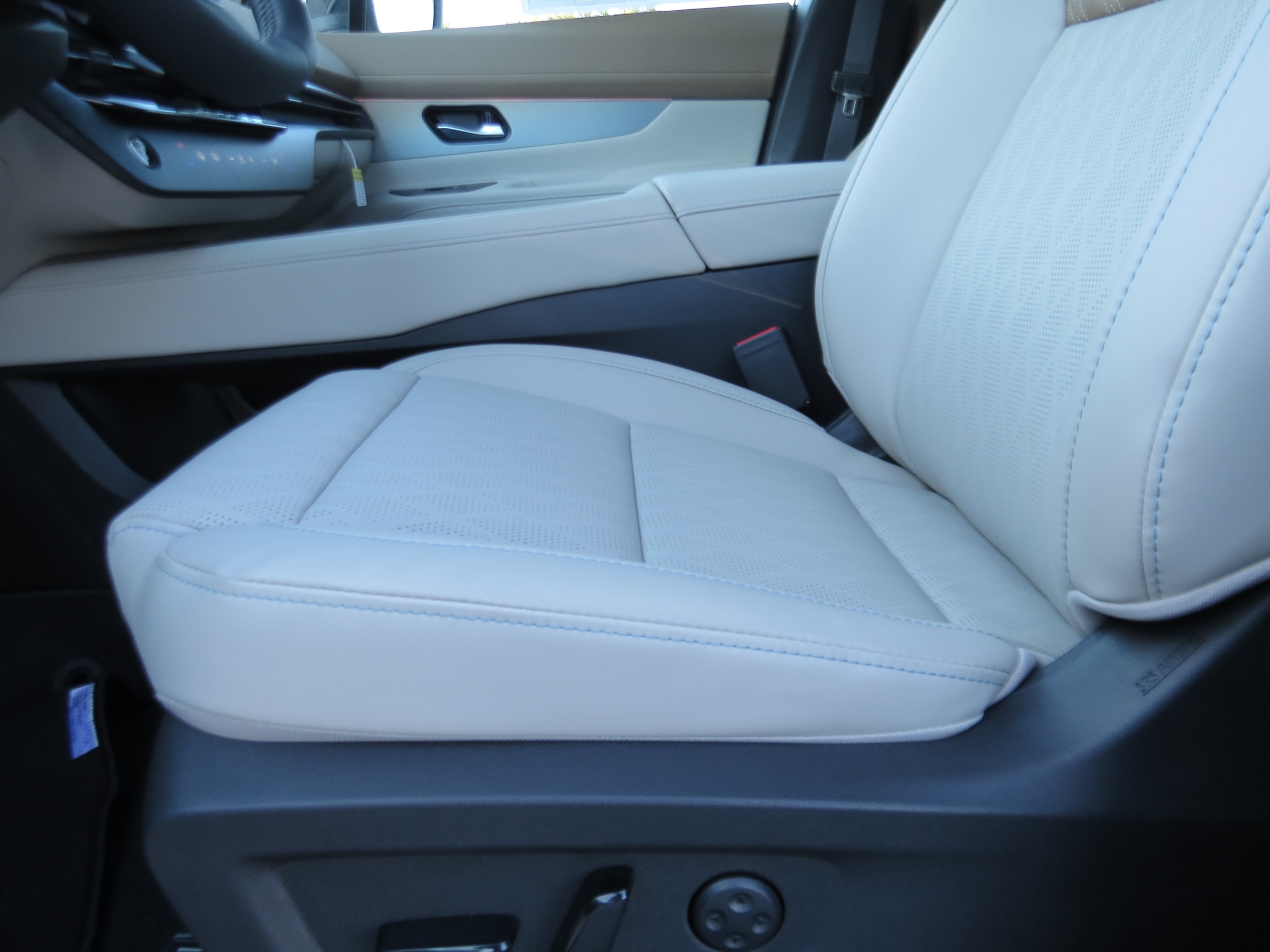 2026 Nissan Murano Platinum Whtblk at Griffin Nissan