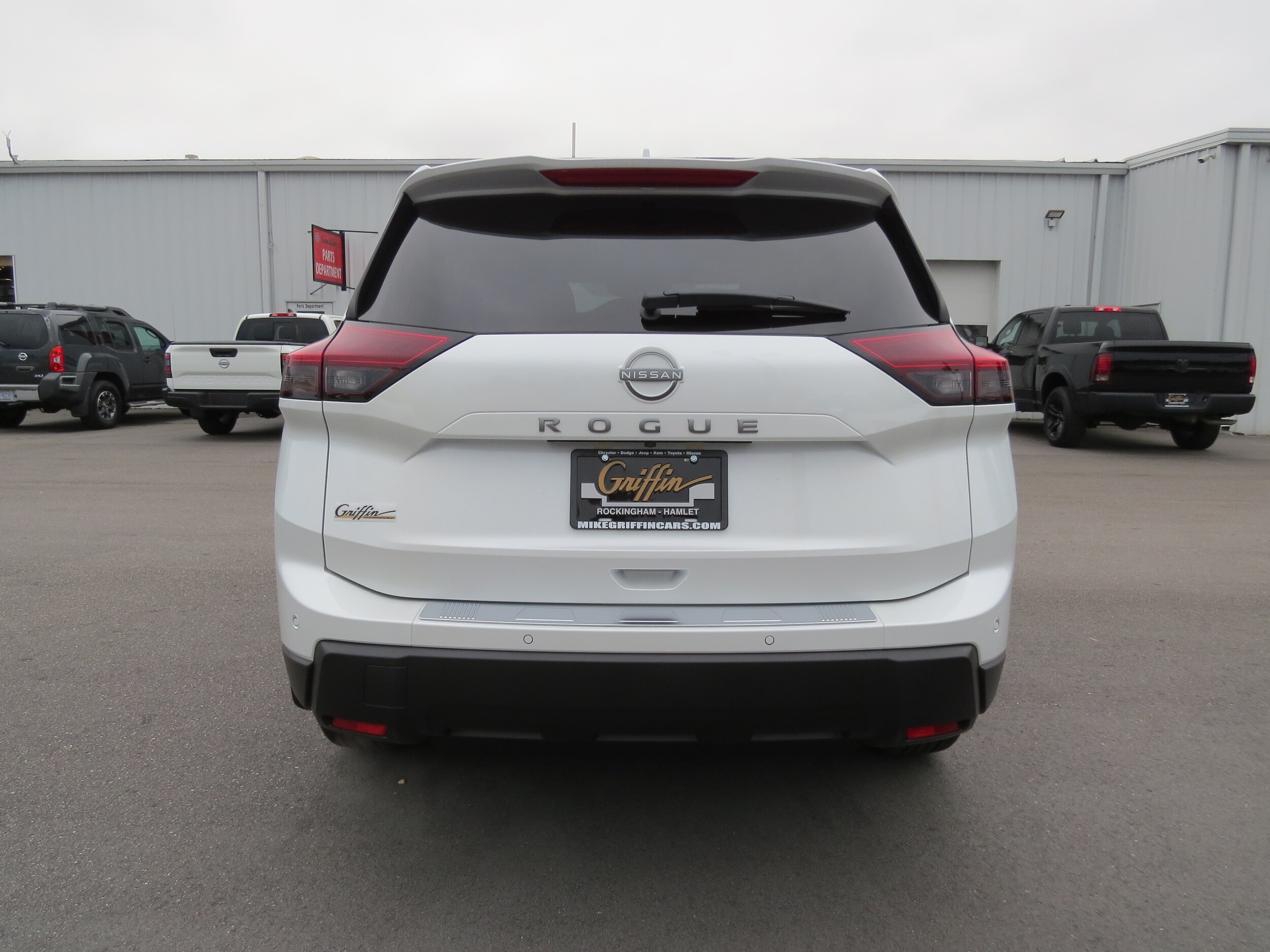 2026 Nissan Rogue SV Everest White Pearl Tricoat at Griffin Nissan