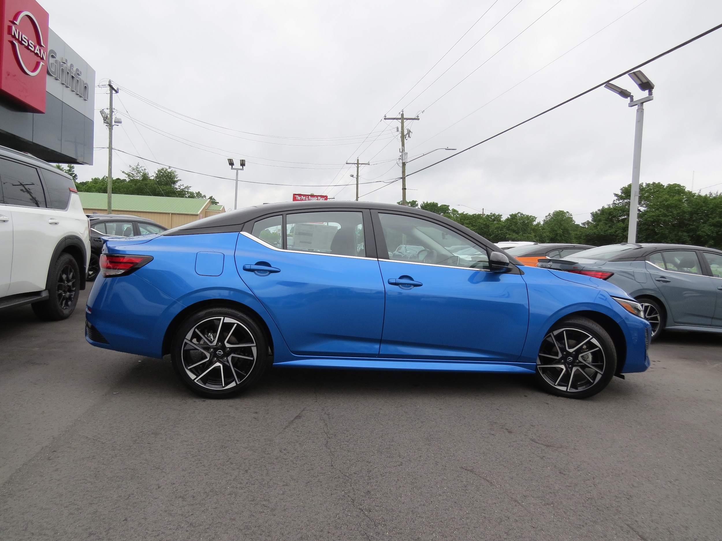 2025 Nissan Sentra SR Electric Blue/Super Black at Griffin Nissan