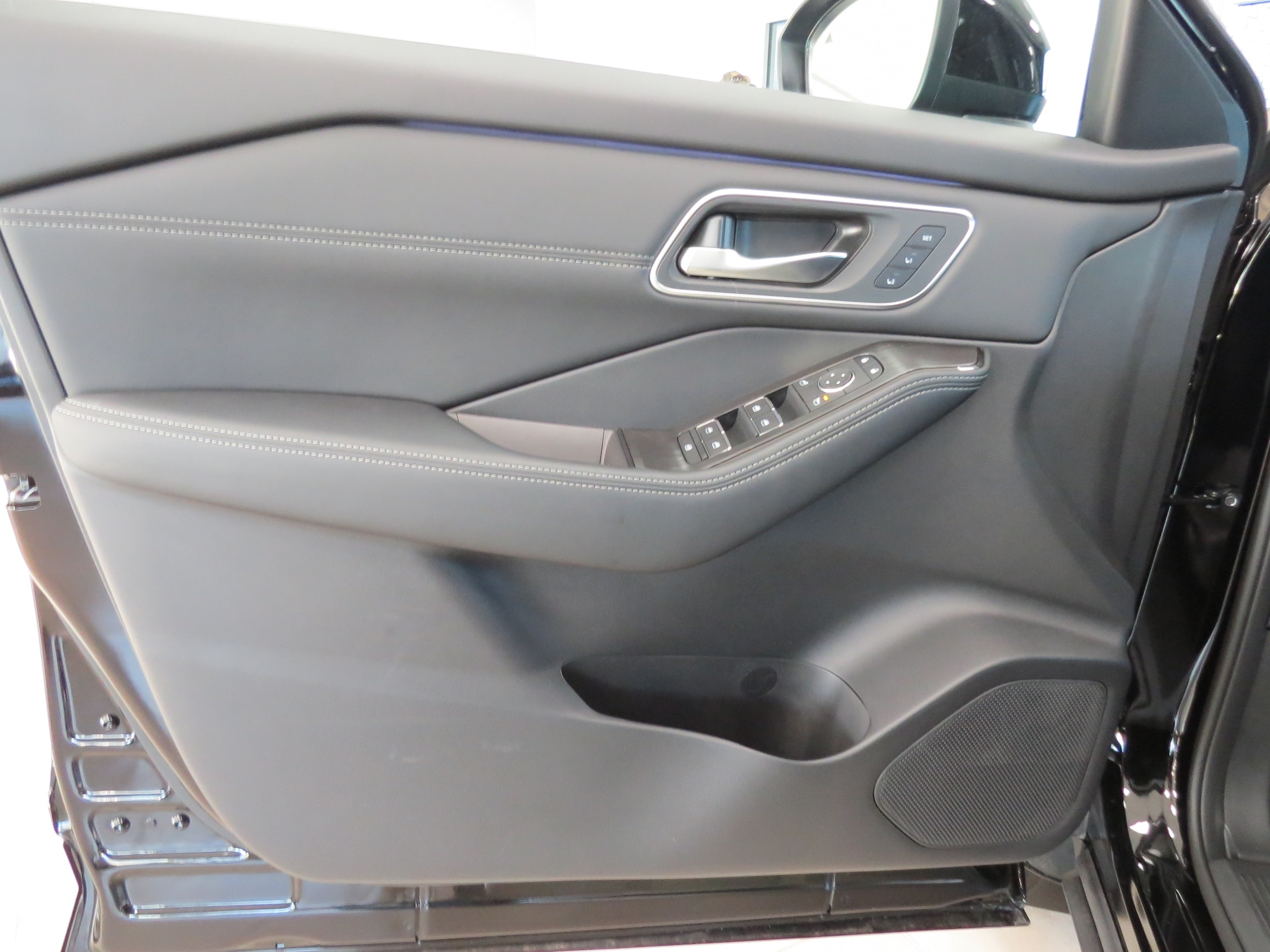 2026 Nissan Rogue Platinum Super Black at Griffin Nissan