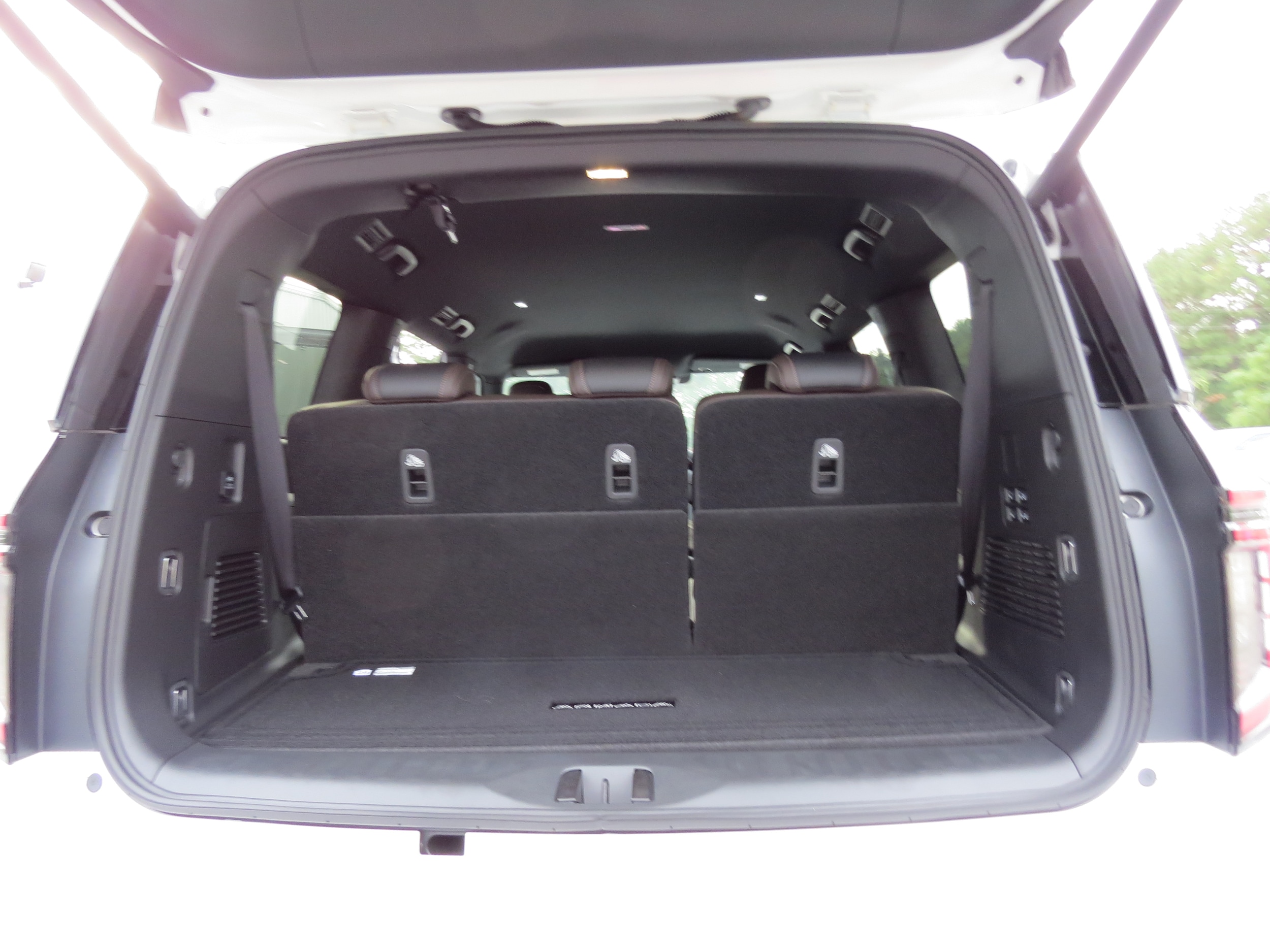 2025 Nissan Armada SL - 11