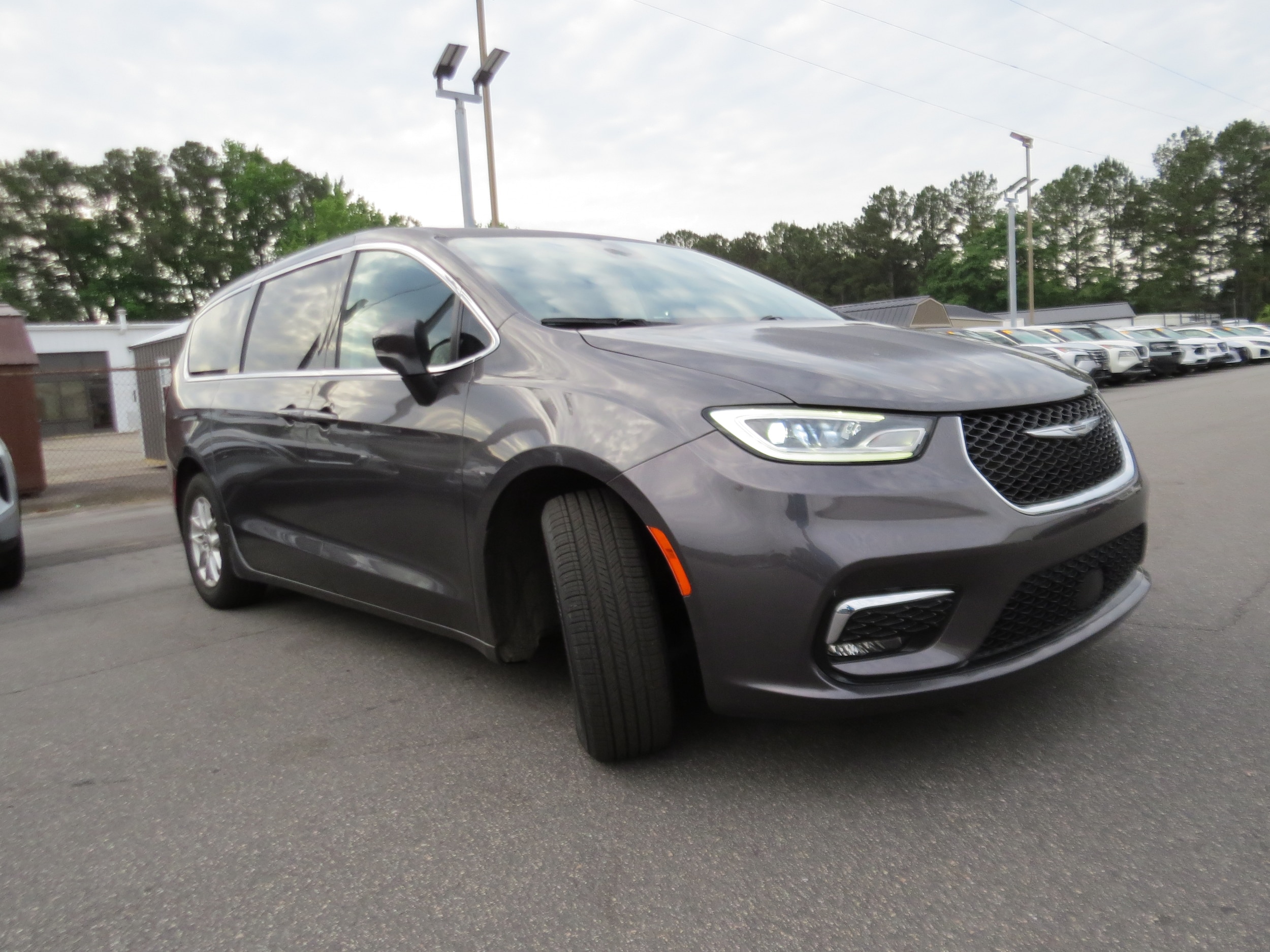 2023 Chrysler Pacifica Touring L Granite Crystal Metallic Clearcoat at Griffin CDJR