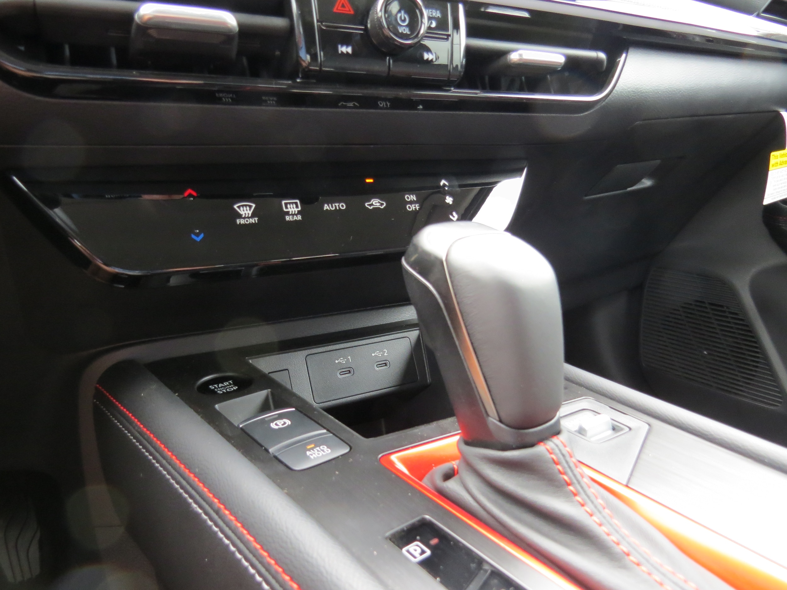 2025 Nissan Kicks SR Aspen White Tricoat/Super Black at Griffin Nissan