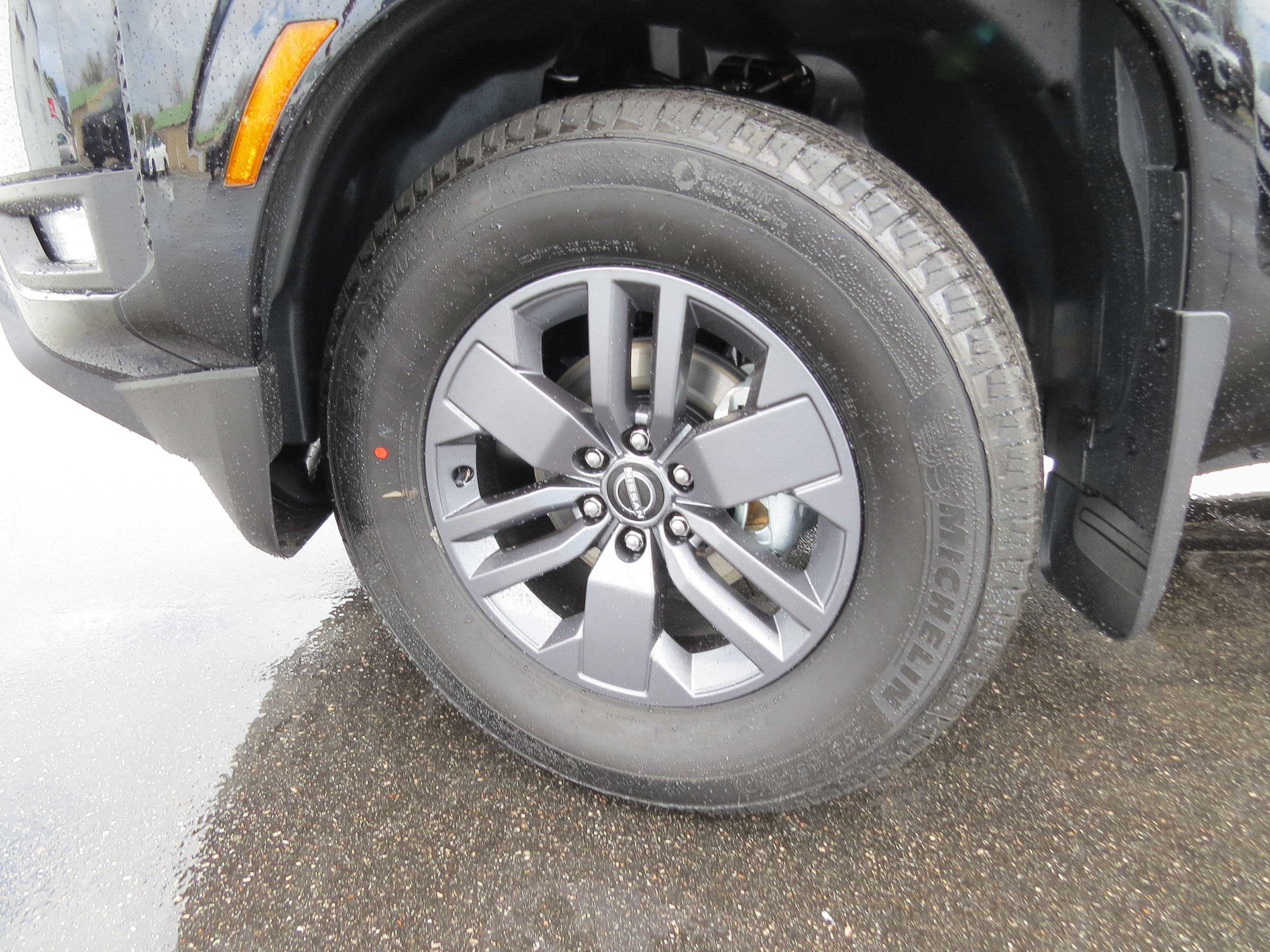 2025 Nissan Frontier SV - 8