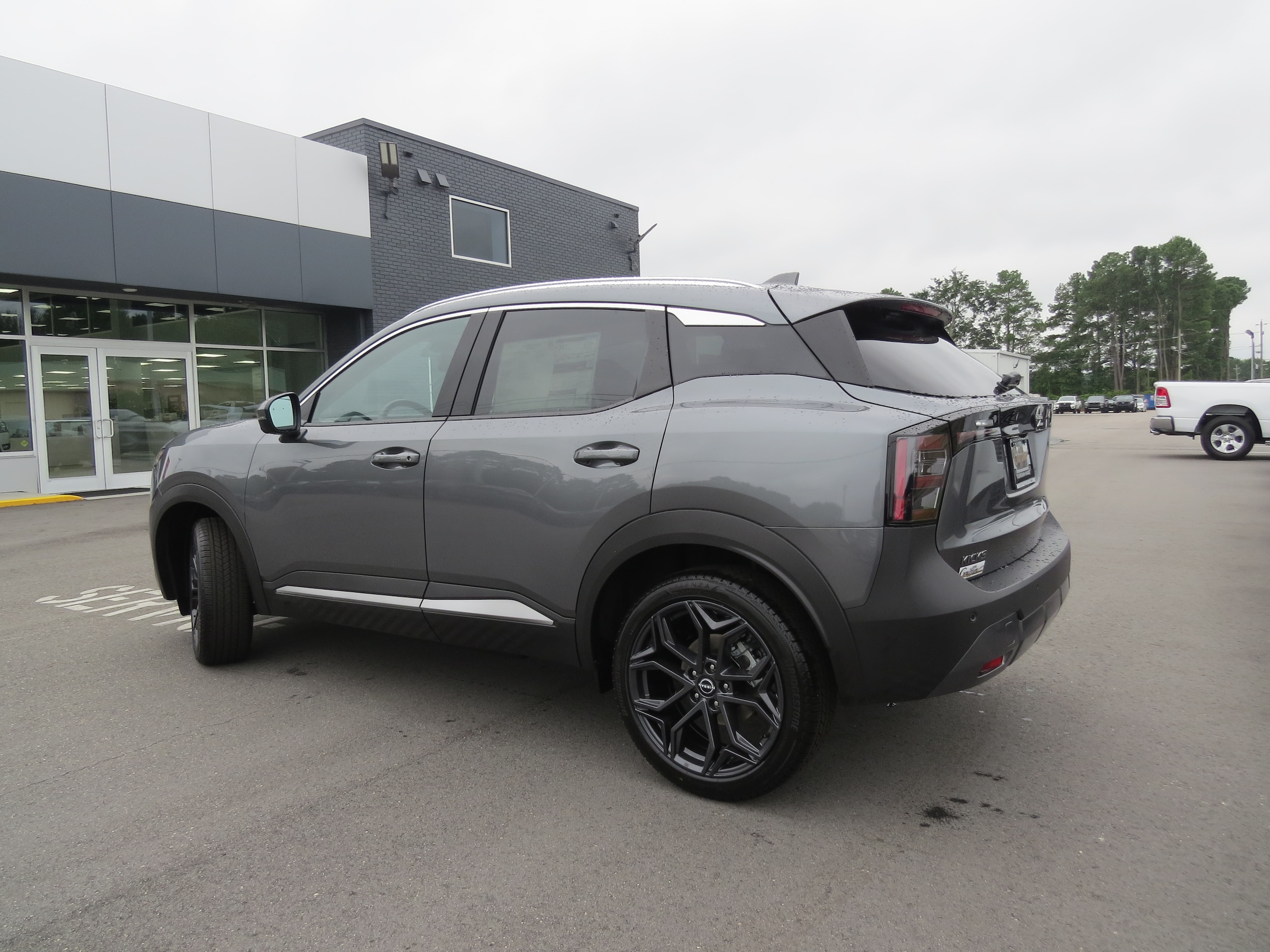 2025 Nissan Kicks SR - 3