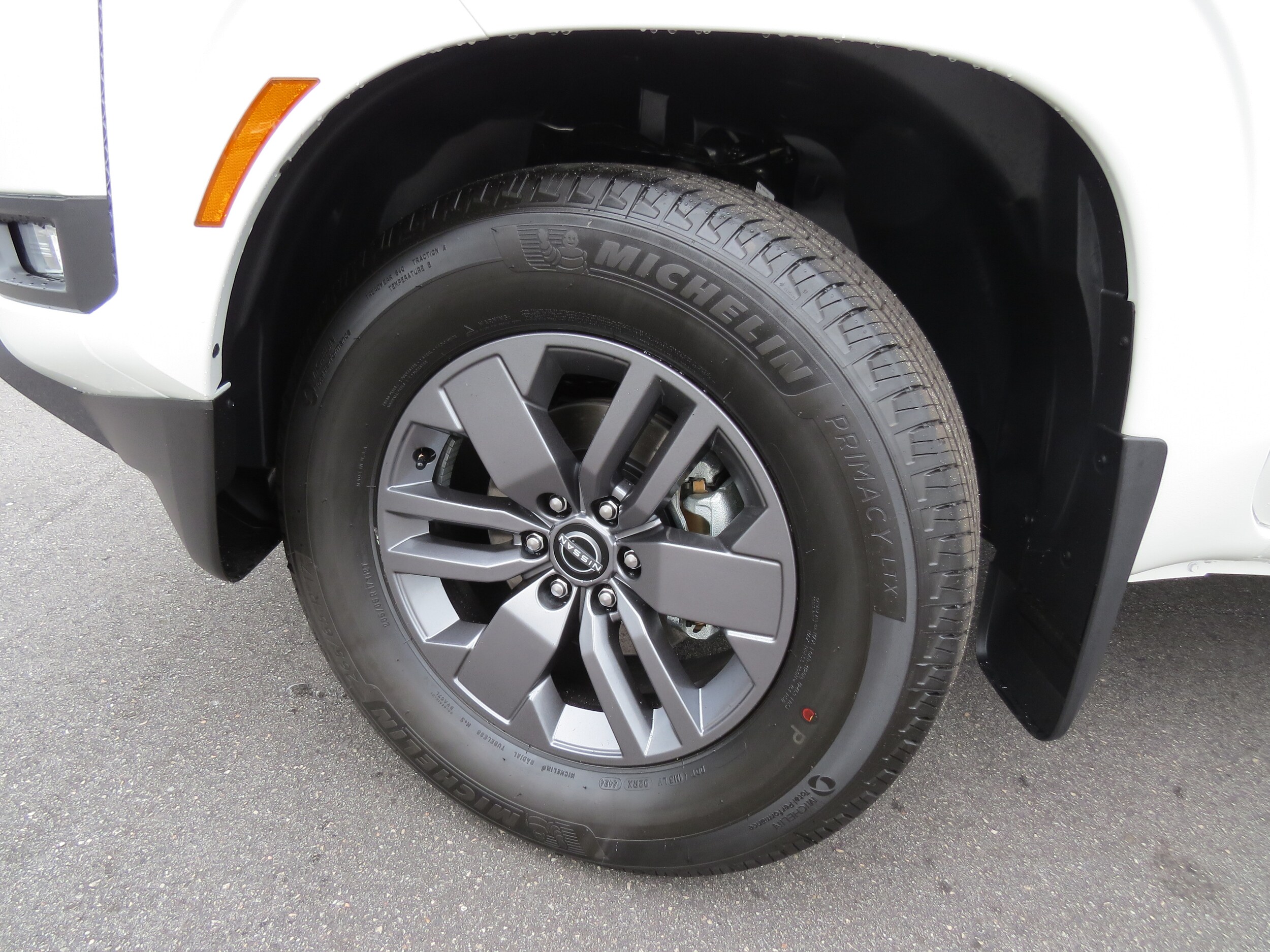 2025 Nissan Frontier SV - 9