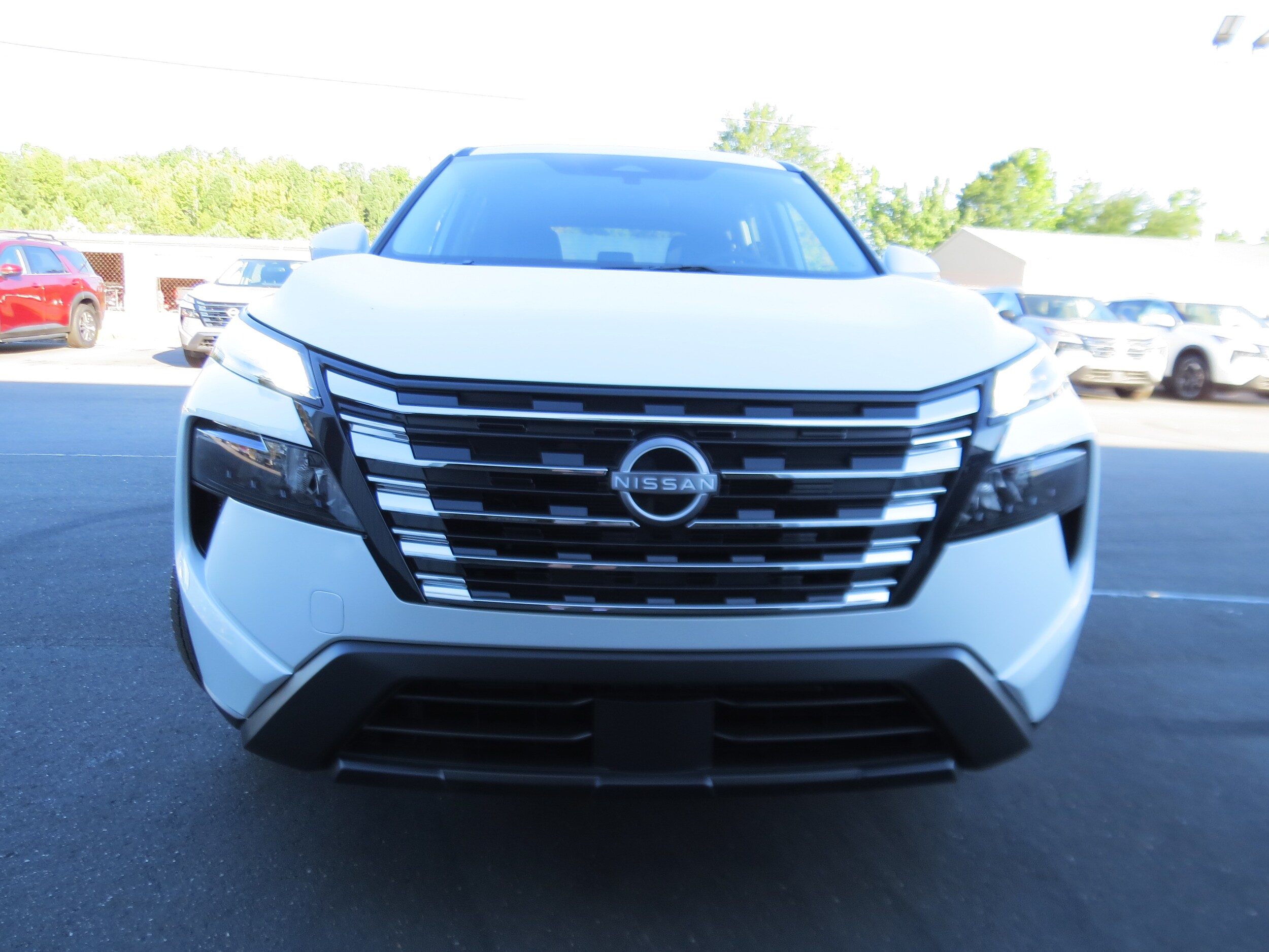 2026 Nissan Rogue SV Everest White Pearl Tricoat at Griffin Nissan