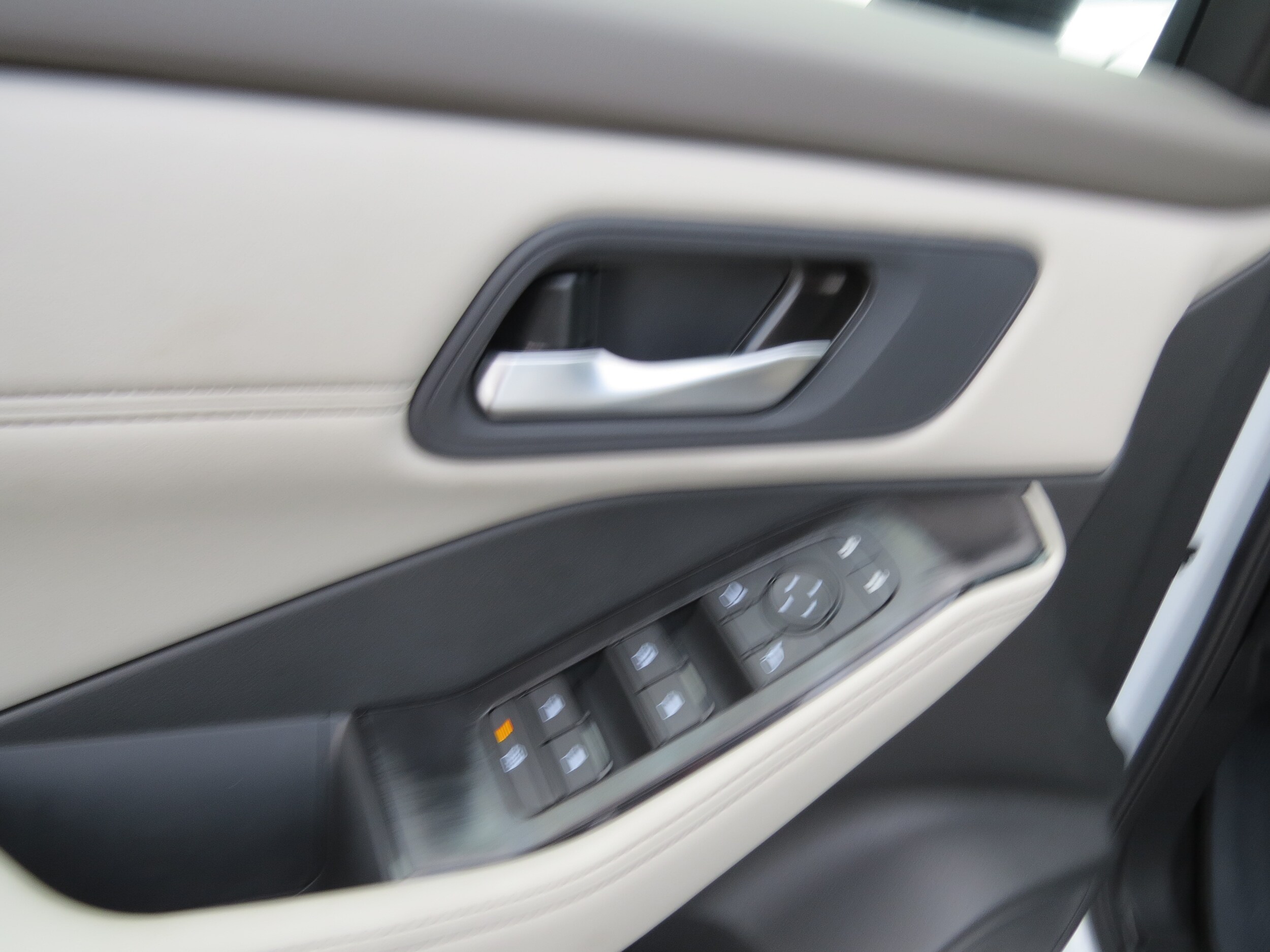 2026 Nissan Rogue SV Everest White Pearl Tricoat at Griffin Nissan