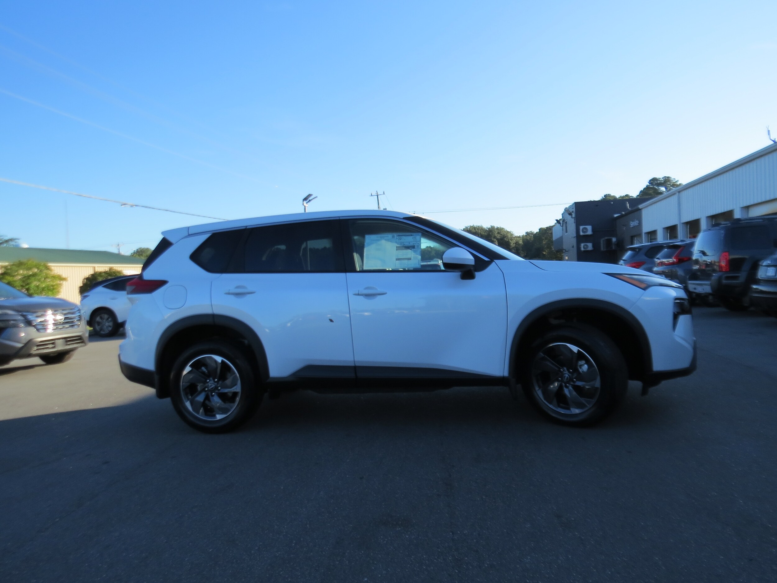 2026 Nissan Rogue SV Everest White Pearl Tricoat at Griffin Nissan